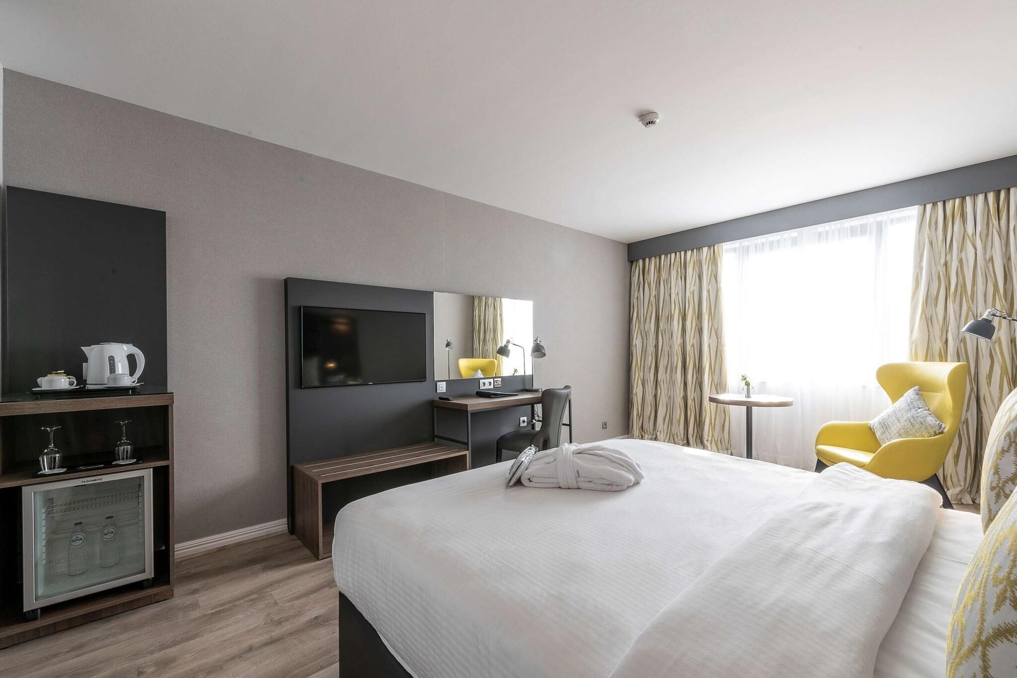 Double Business Queen Bed