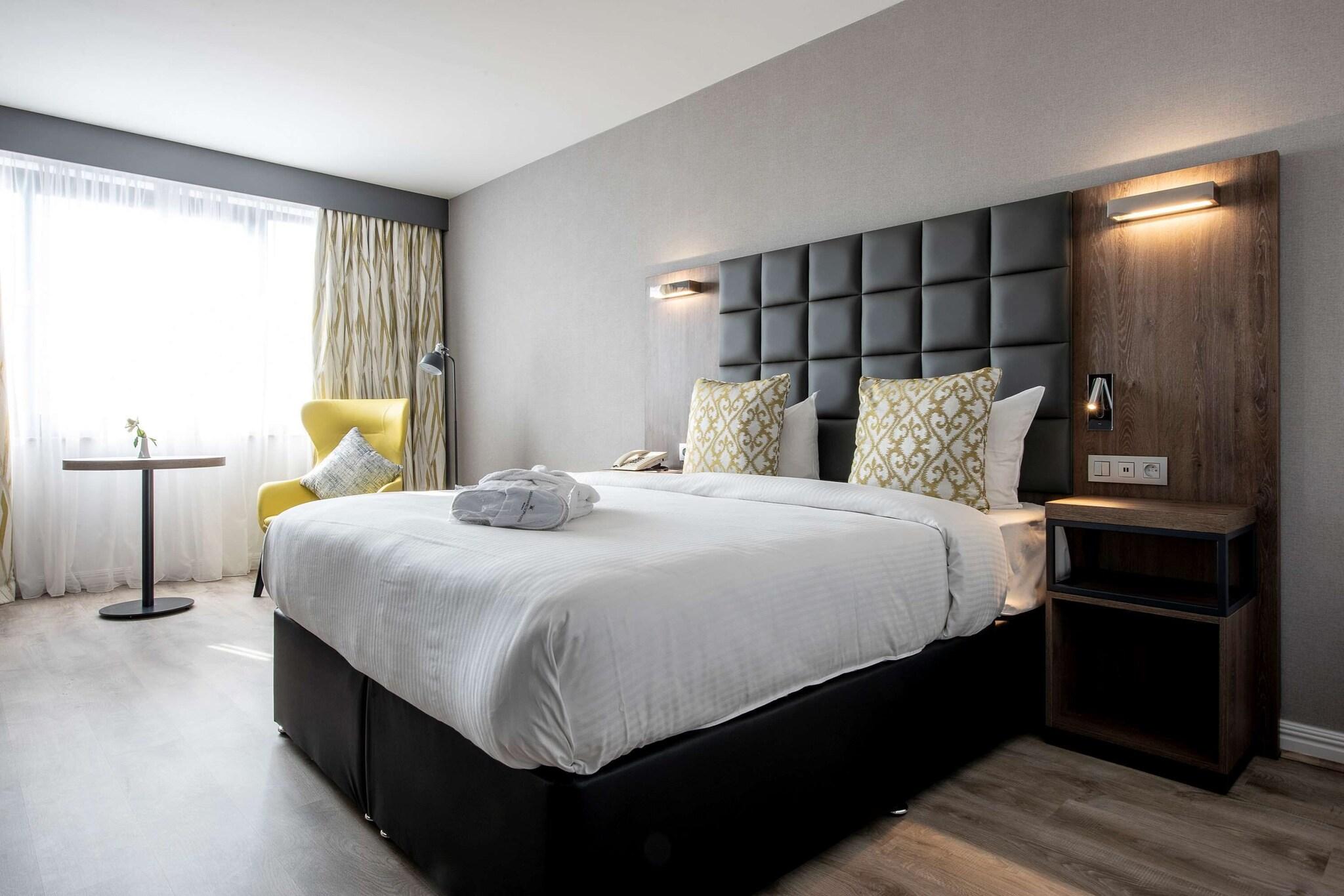 Double Business Queen Bed