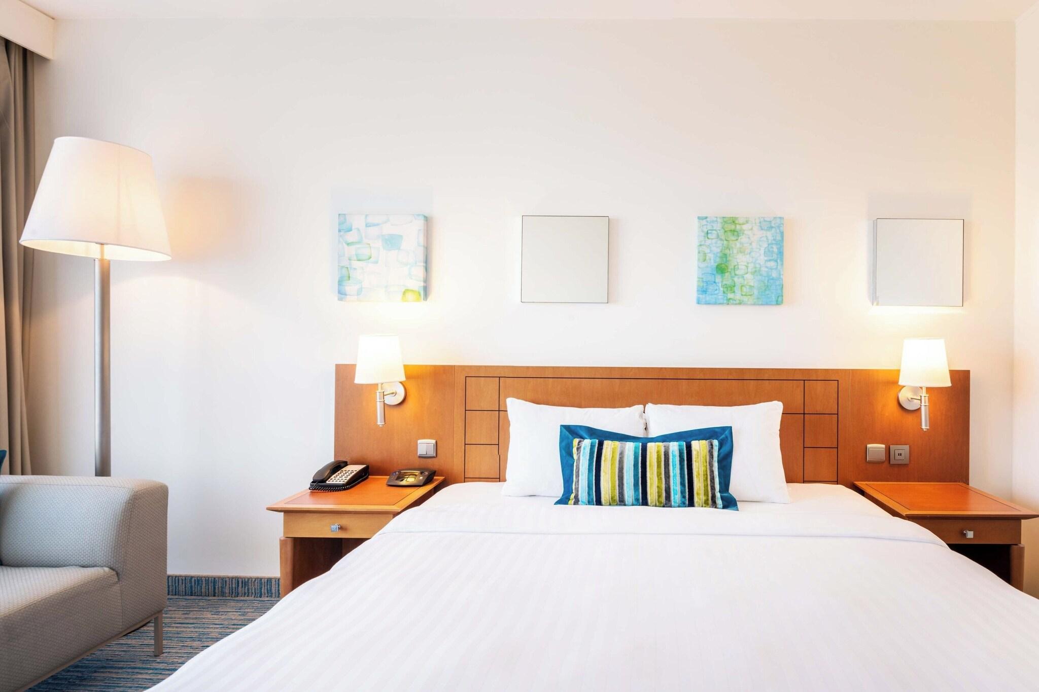 Double Deluxe King Bed