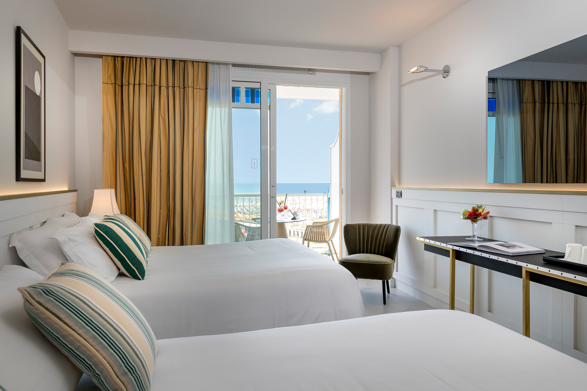 Family Room Deluxe Sea View with Balcony