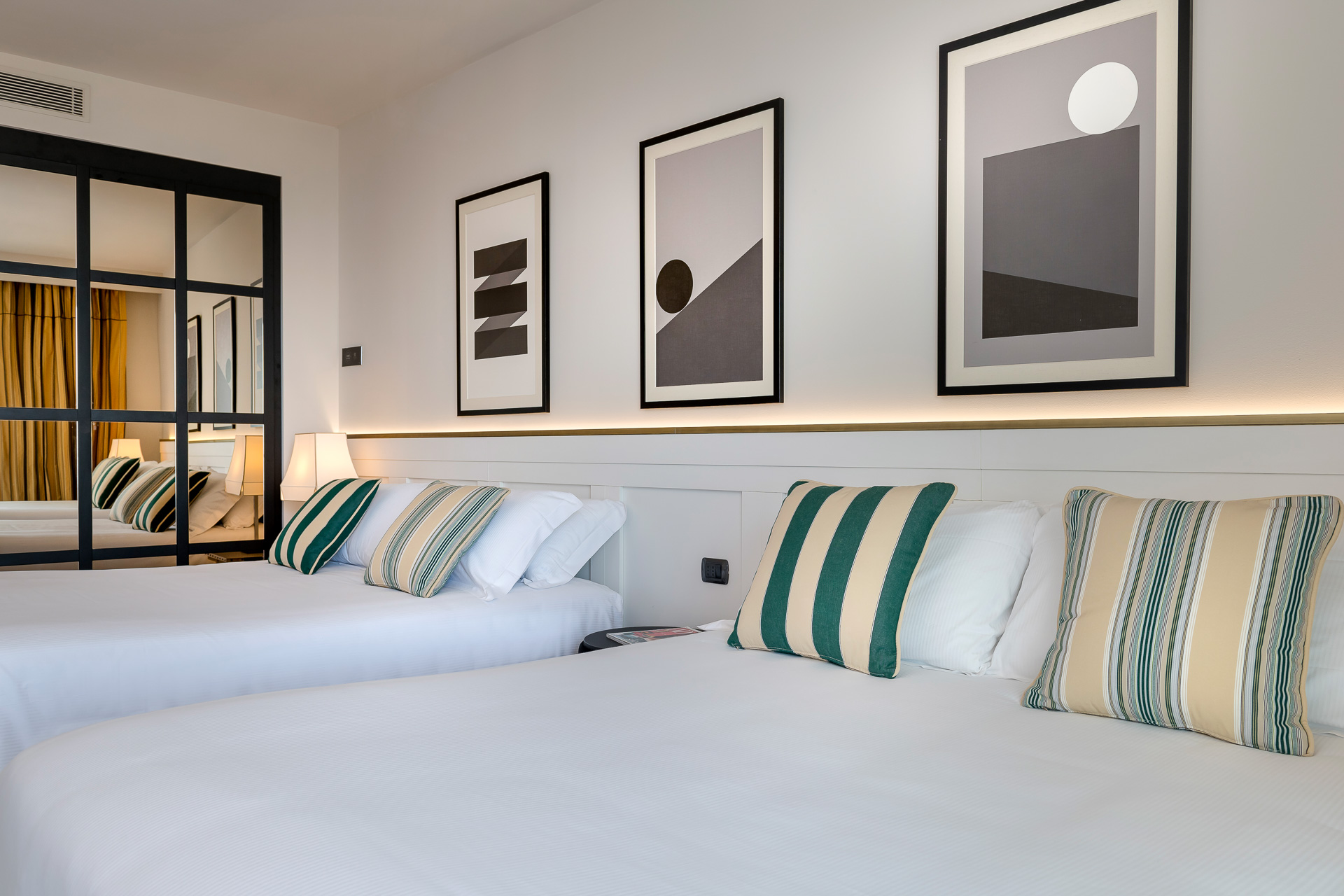 Family Room Deluxe Sea View with Balcony