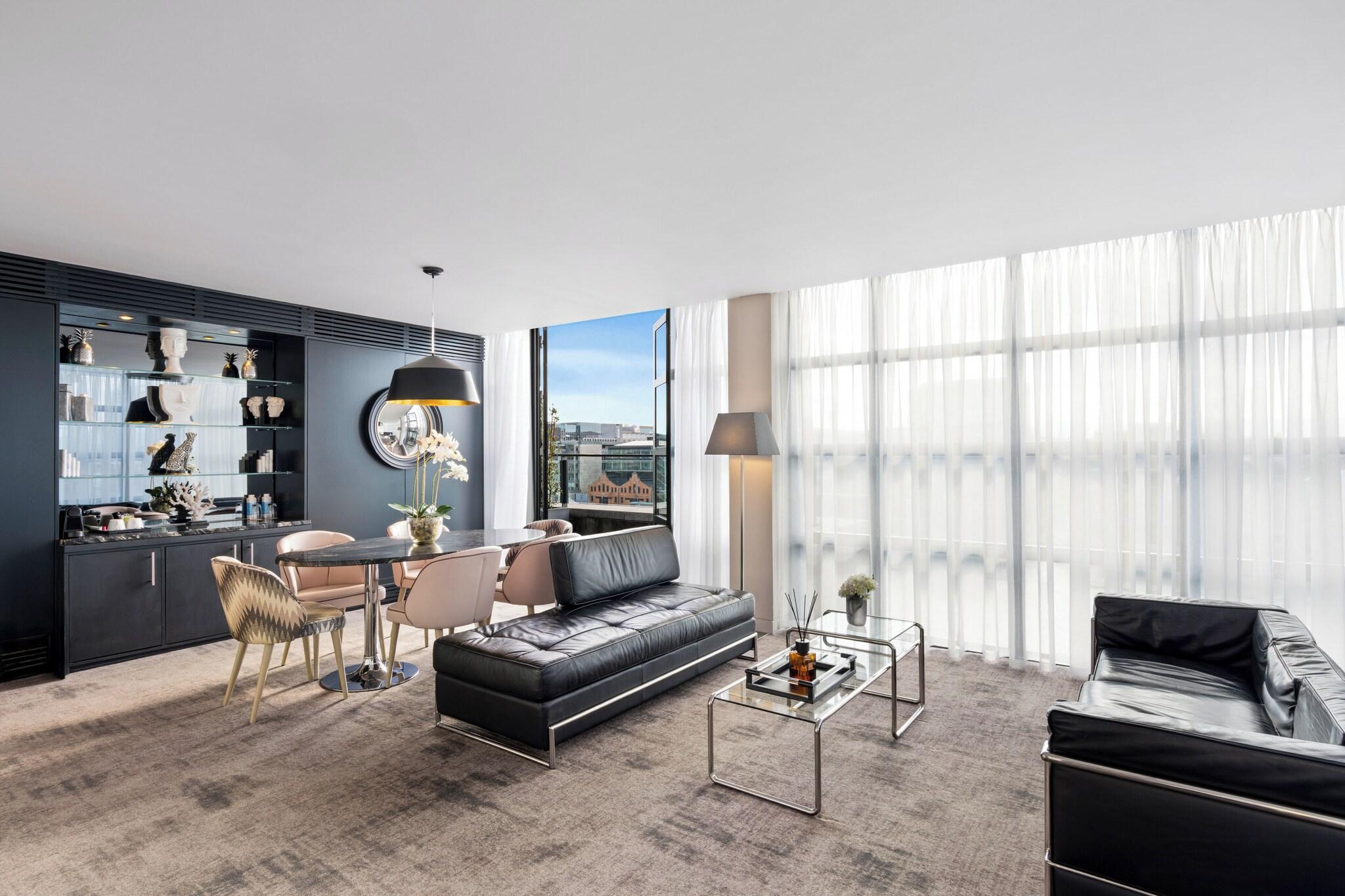 Suite Queen Size Bed