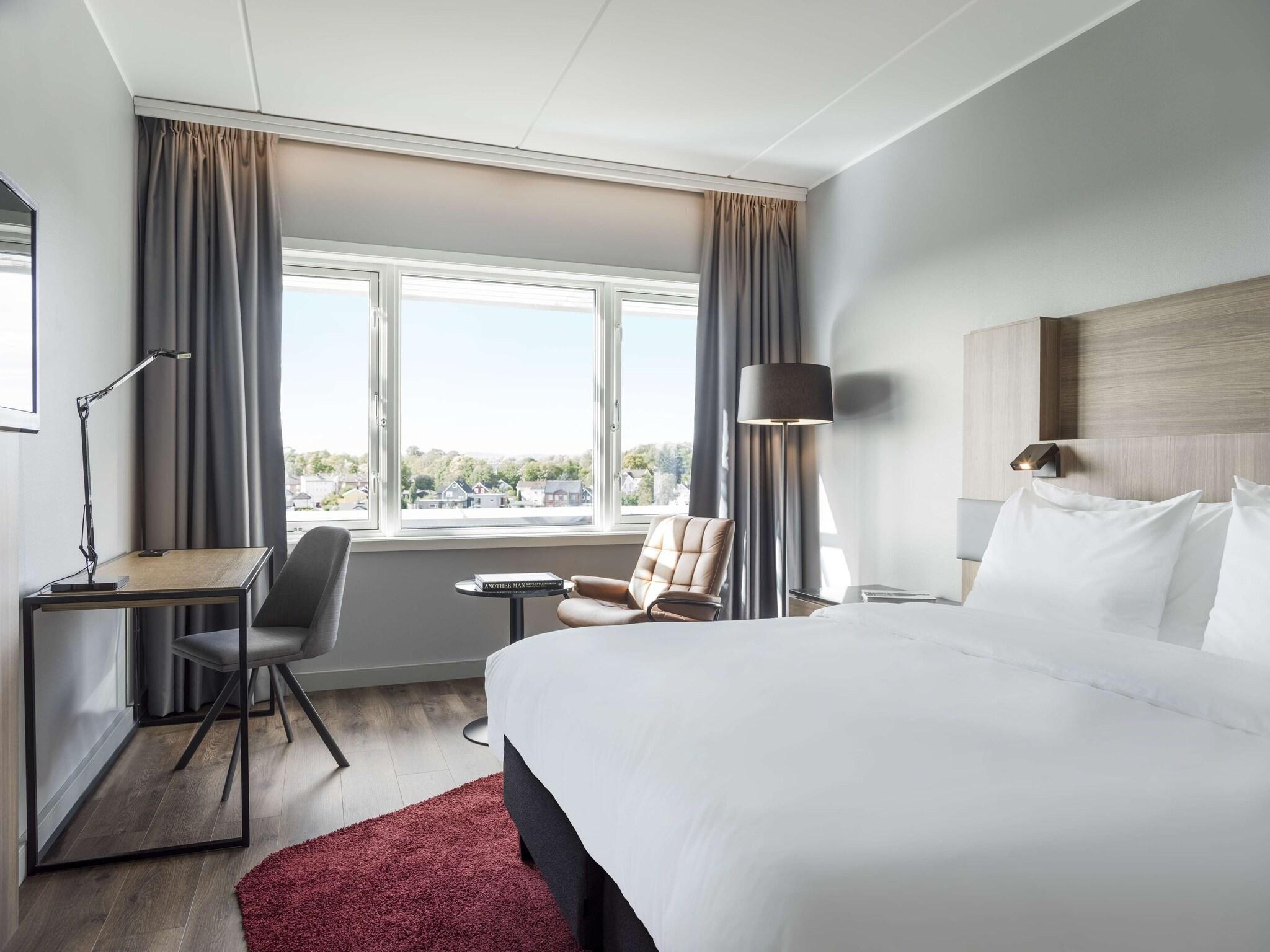 Double Queen Size Bed