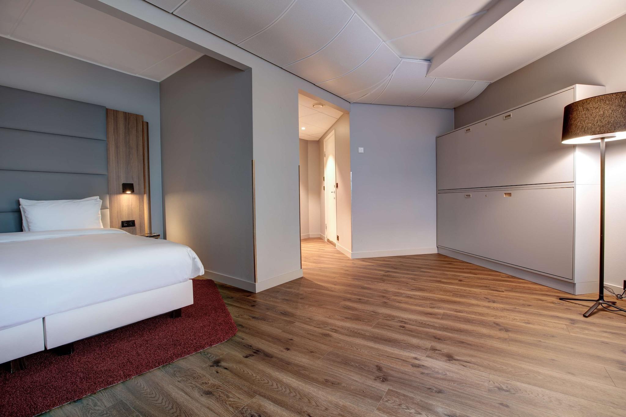 Family Room Queen Size Bed