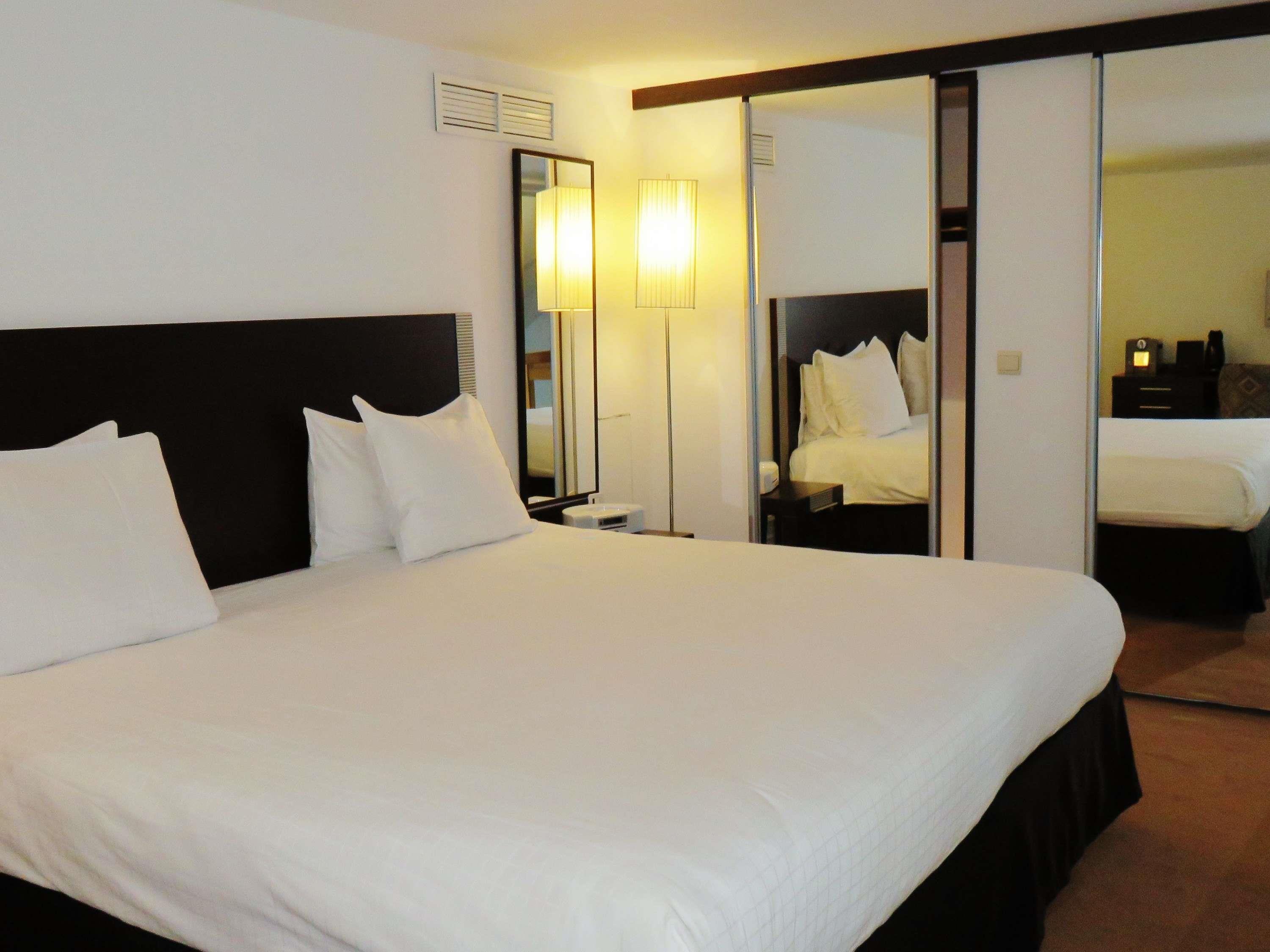 Double Classic Queen Bed