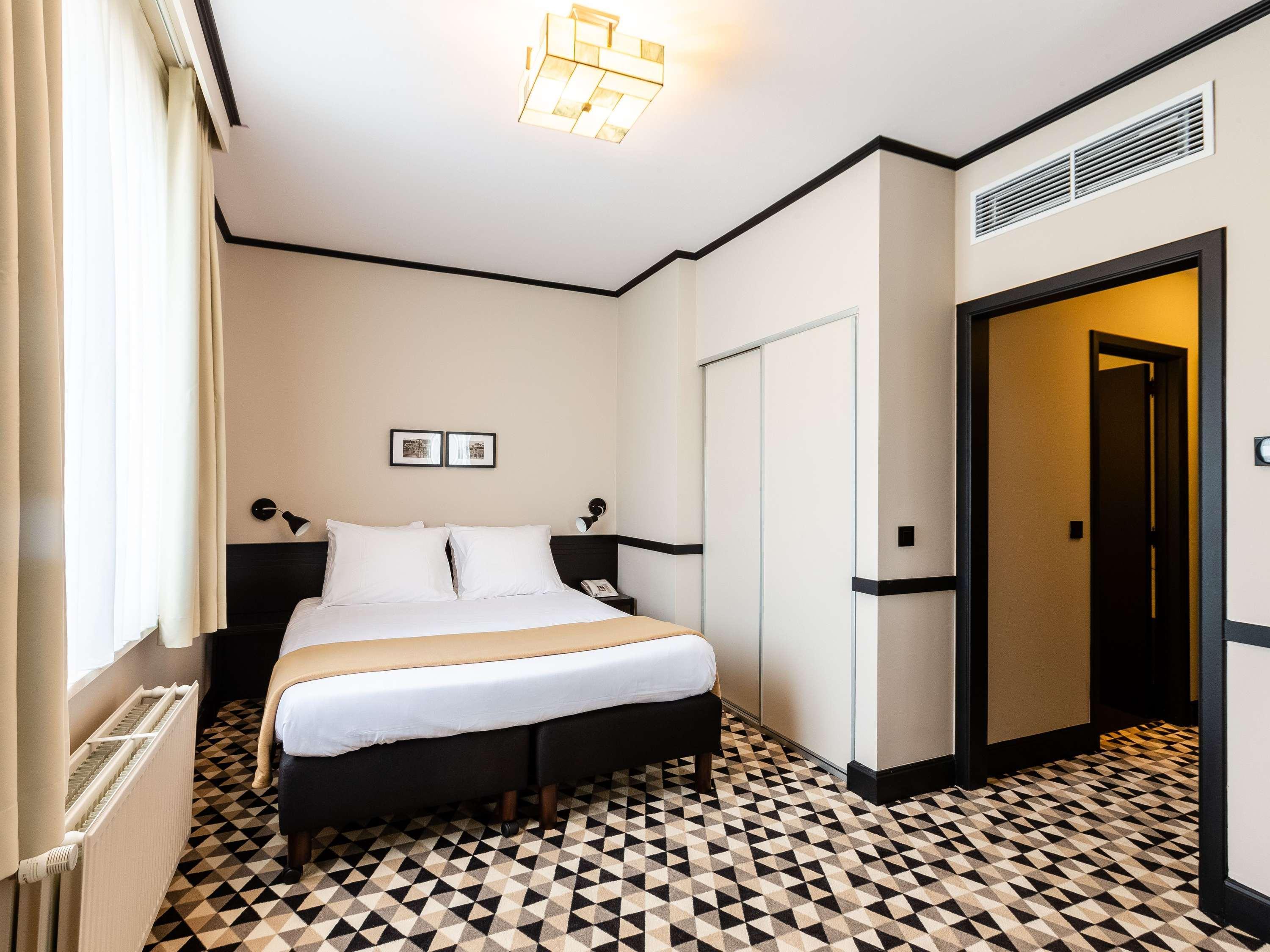 Double Classic Queen Bed