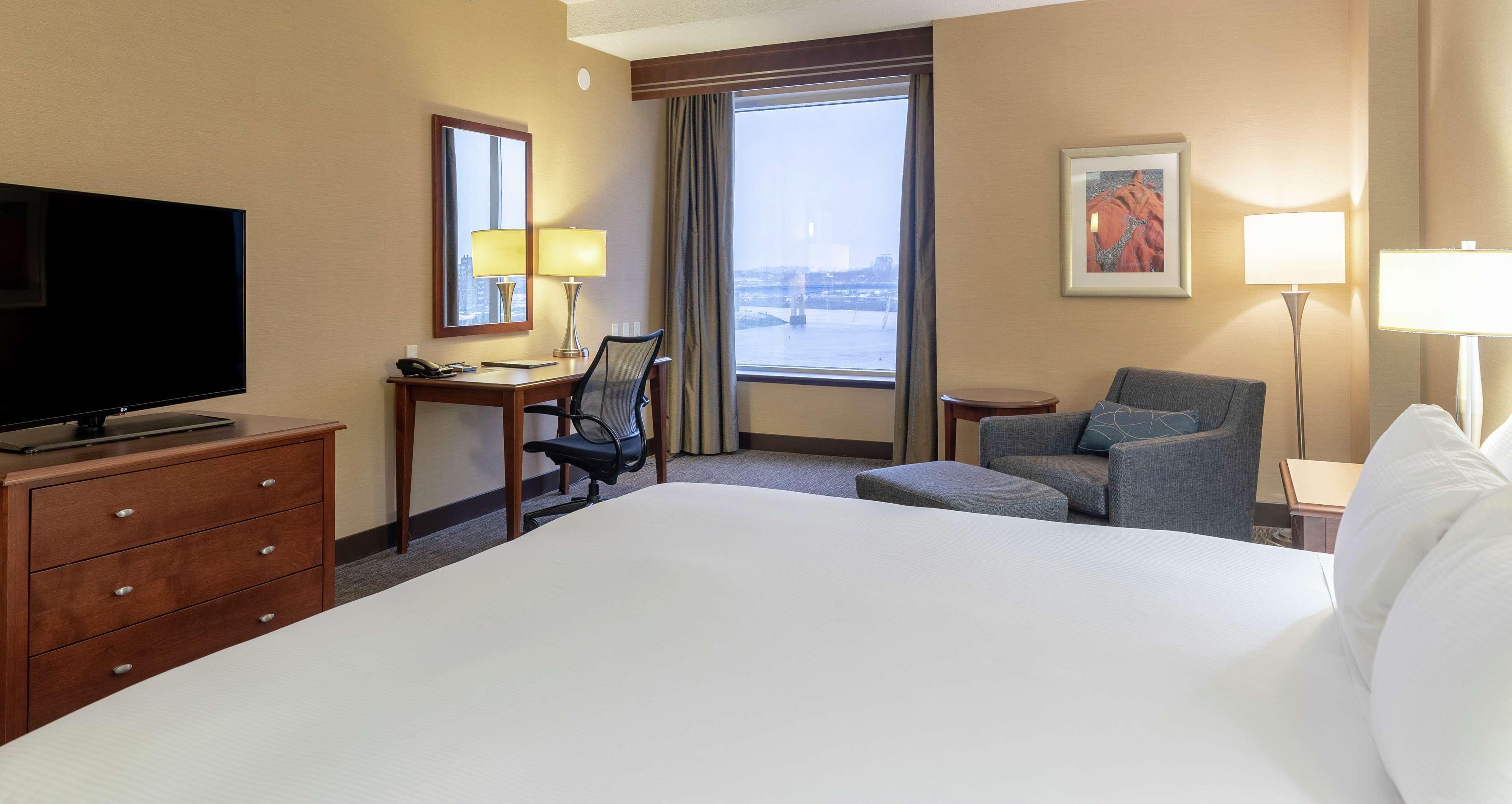 Double Club King Bed