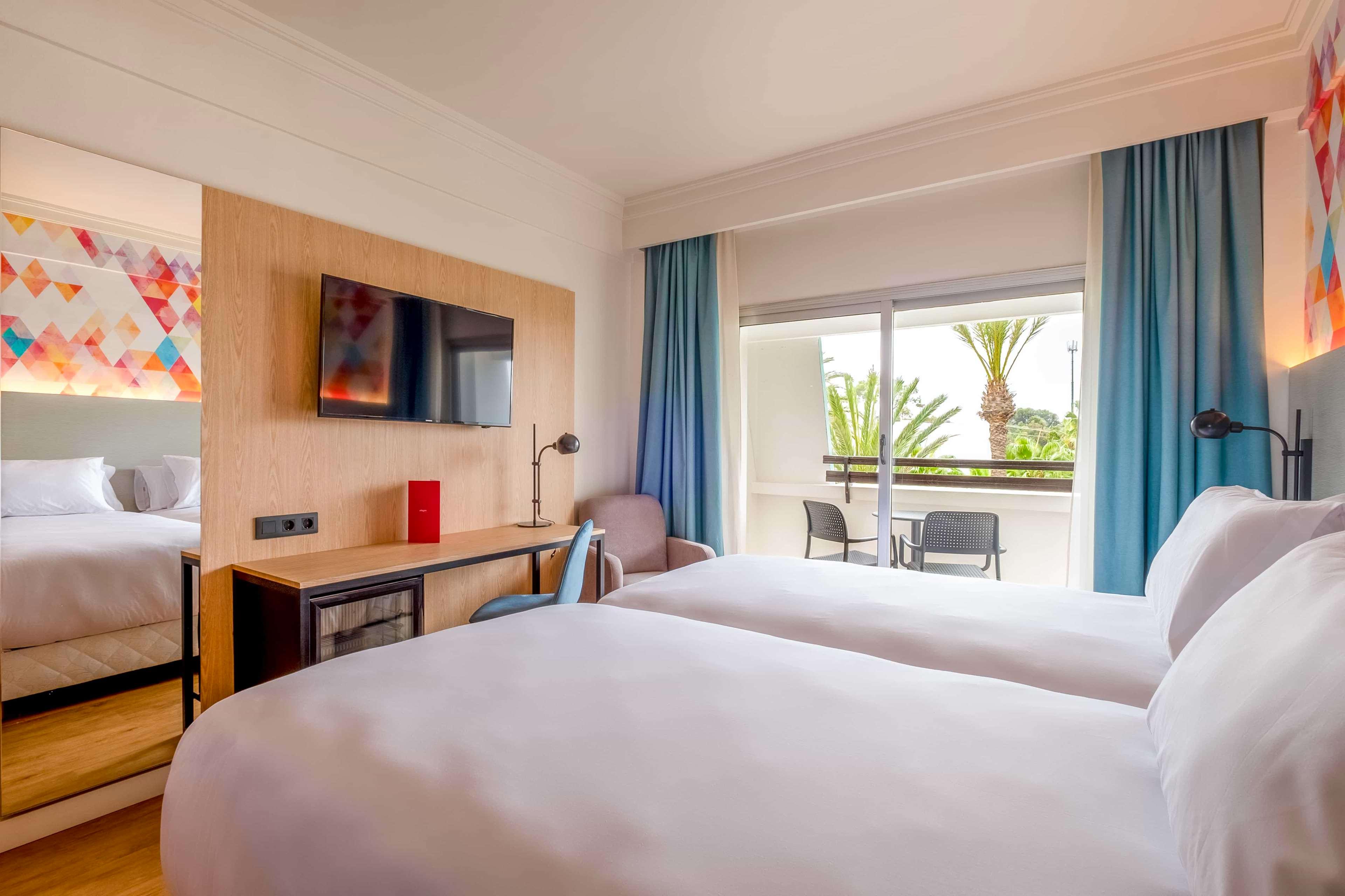 Double or Twin Side Sea View