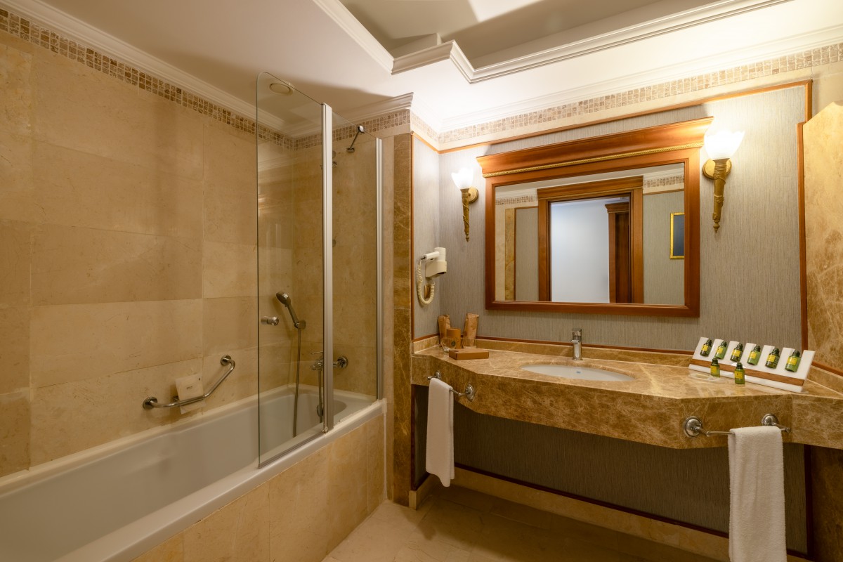 Family Room Club Grand