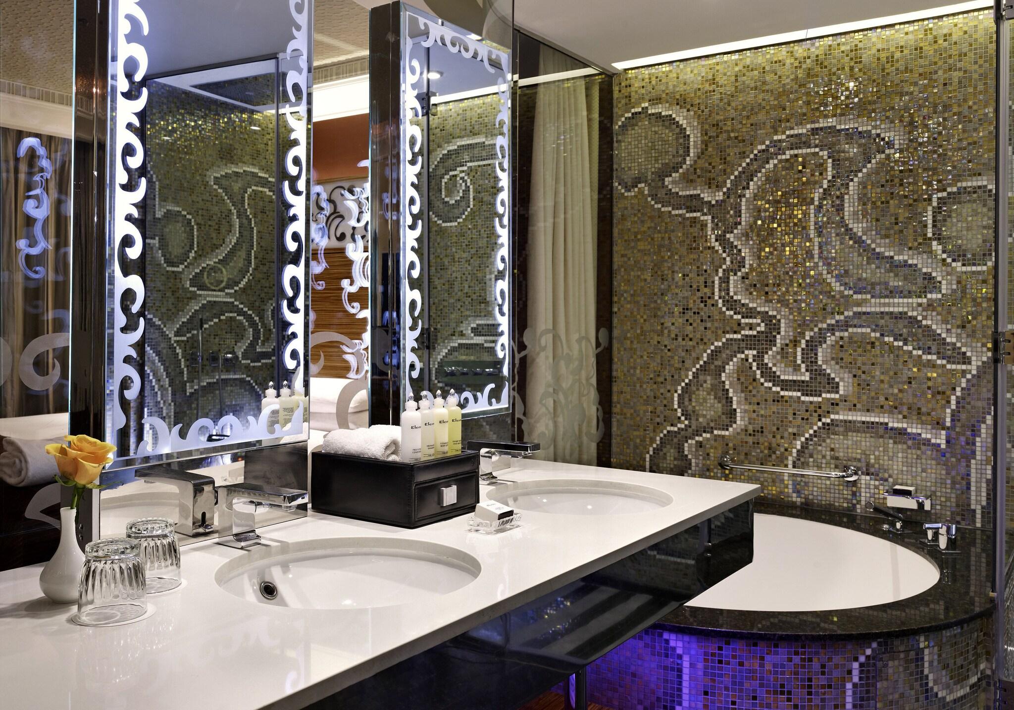 Suite Accessible with Kitchenette