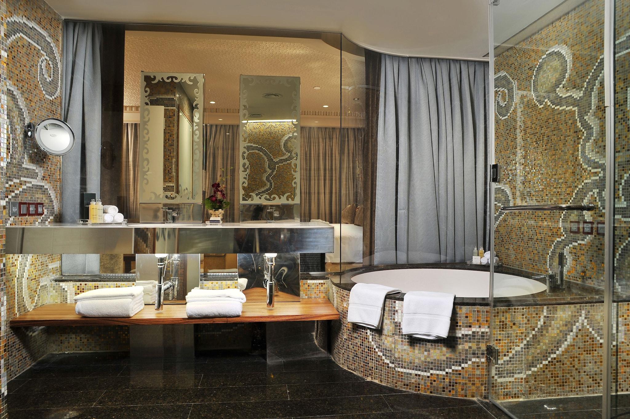 Suite Accessible with Kitchenette