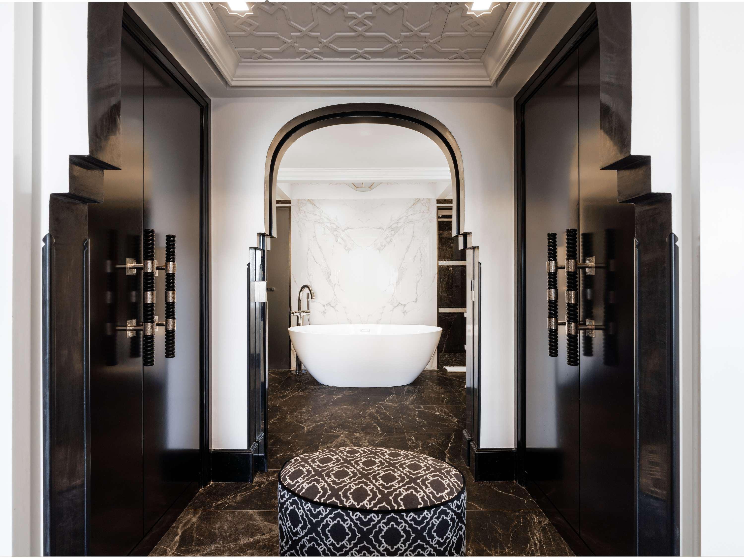 Suite with Balcony with Views