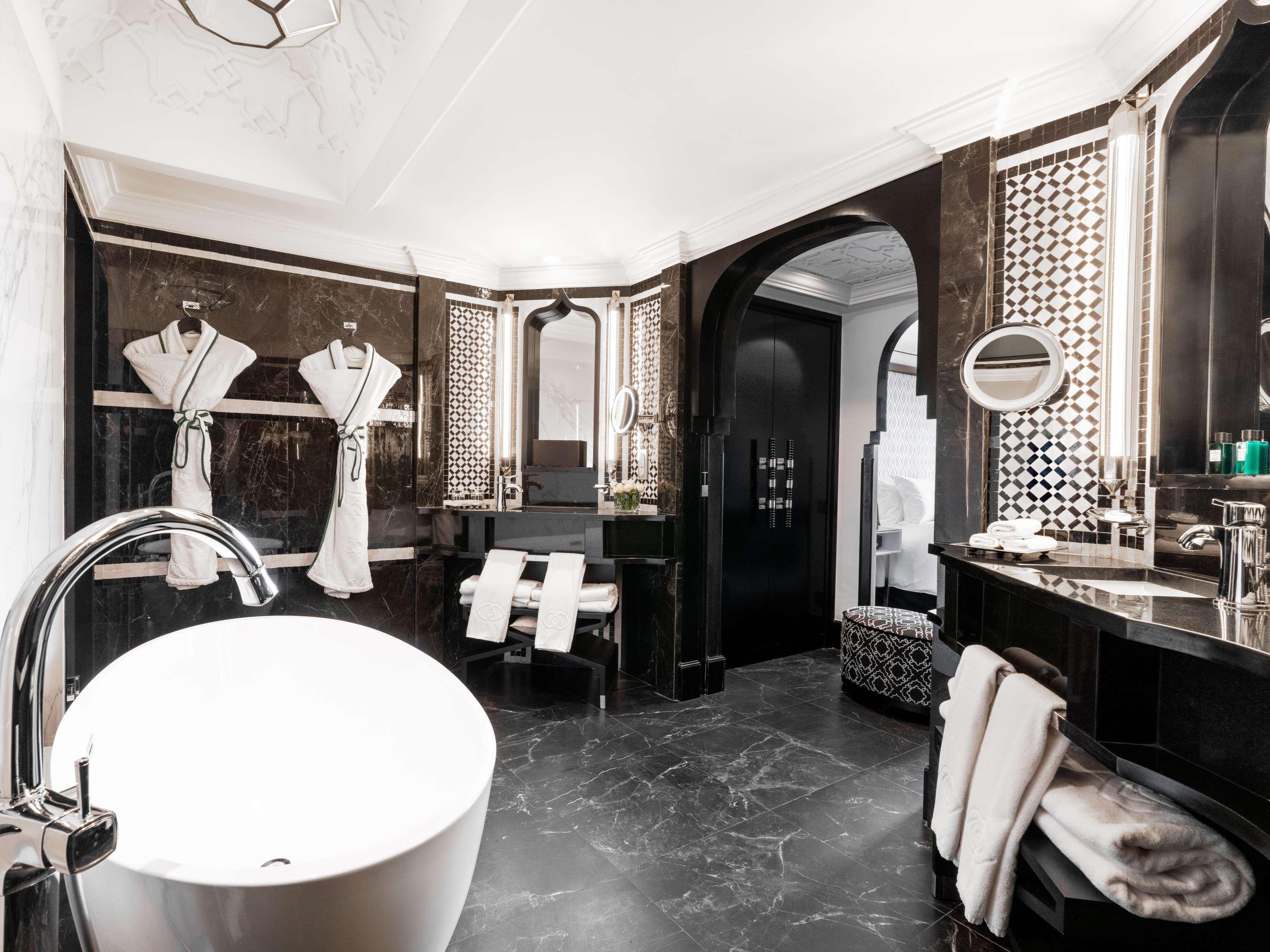 Suite with Balcony with Views