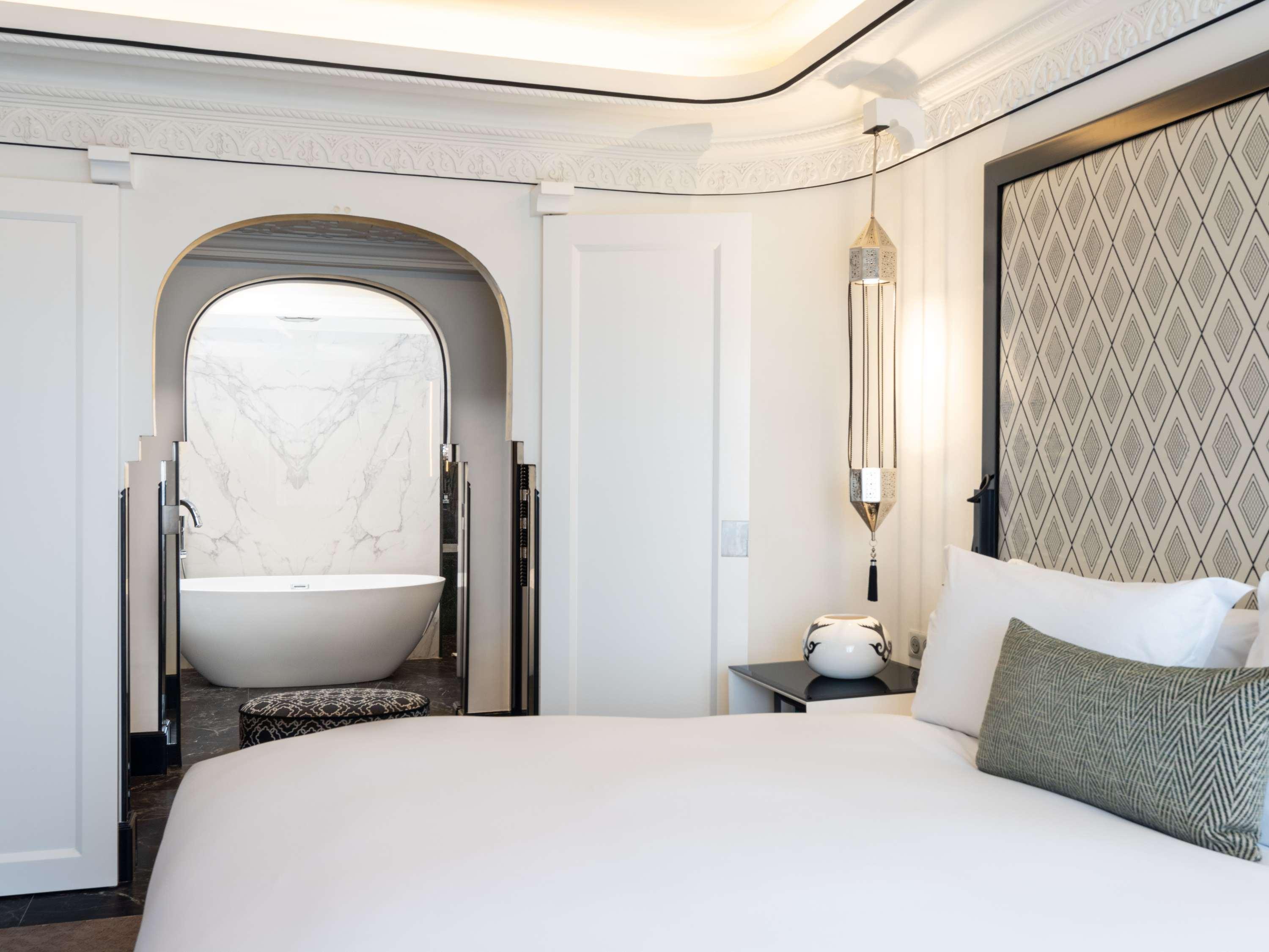 Suite with Balcony with Views