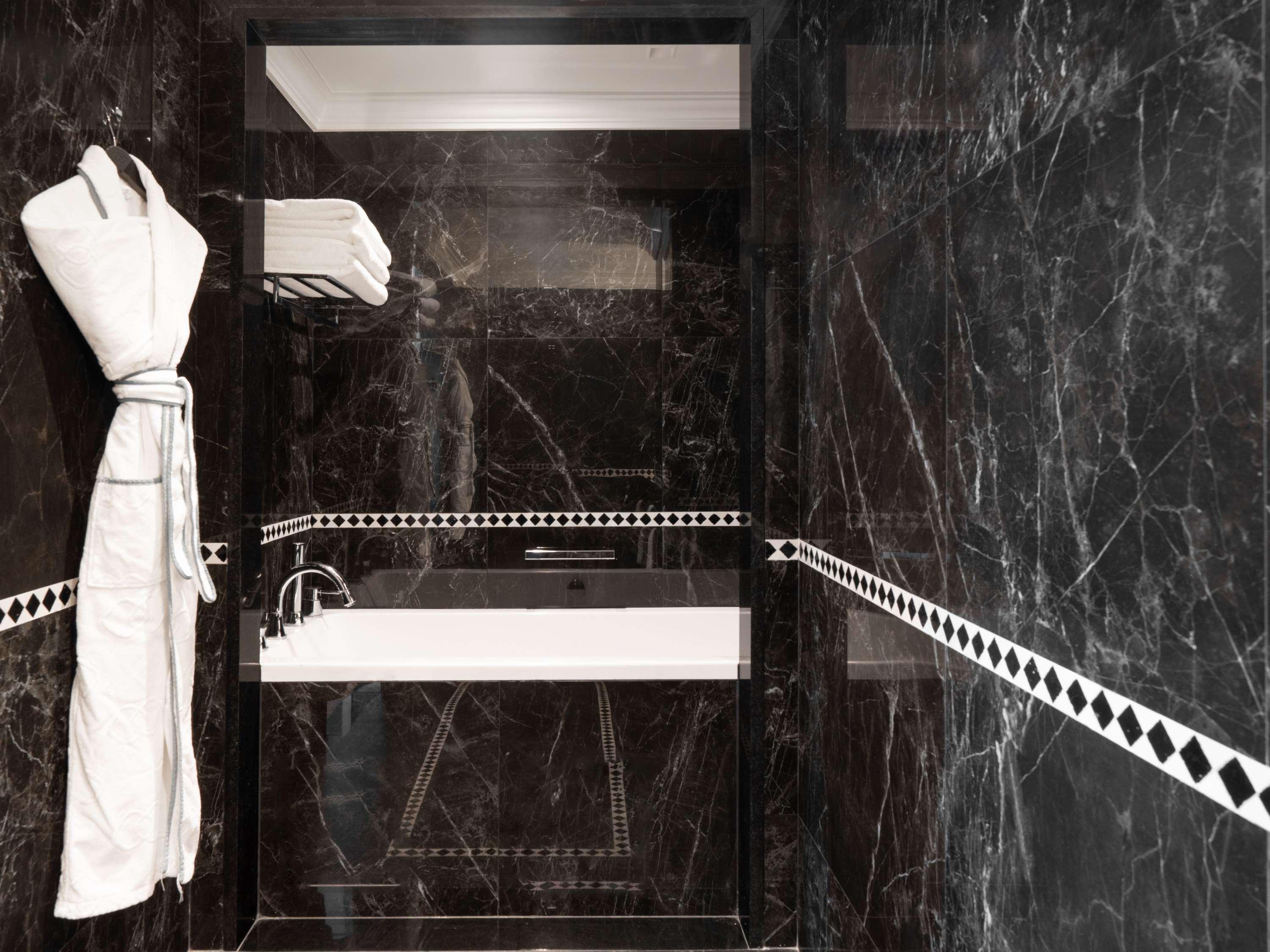 Junior Suite King Size Bed