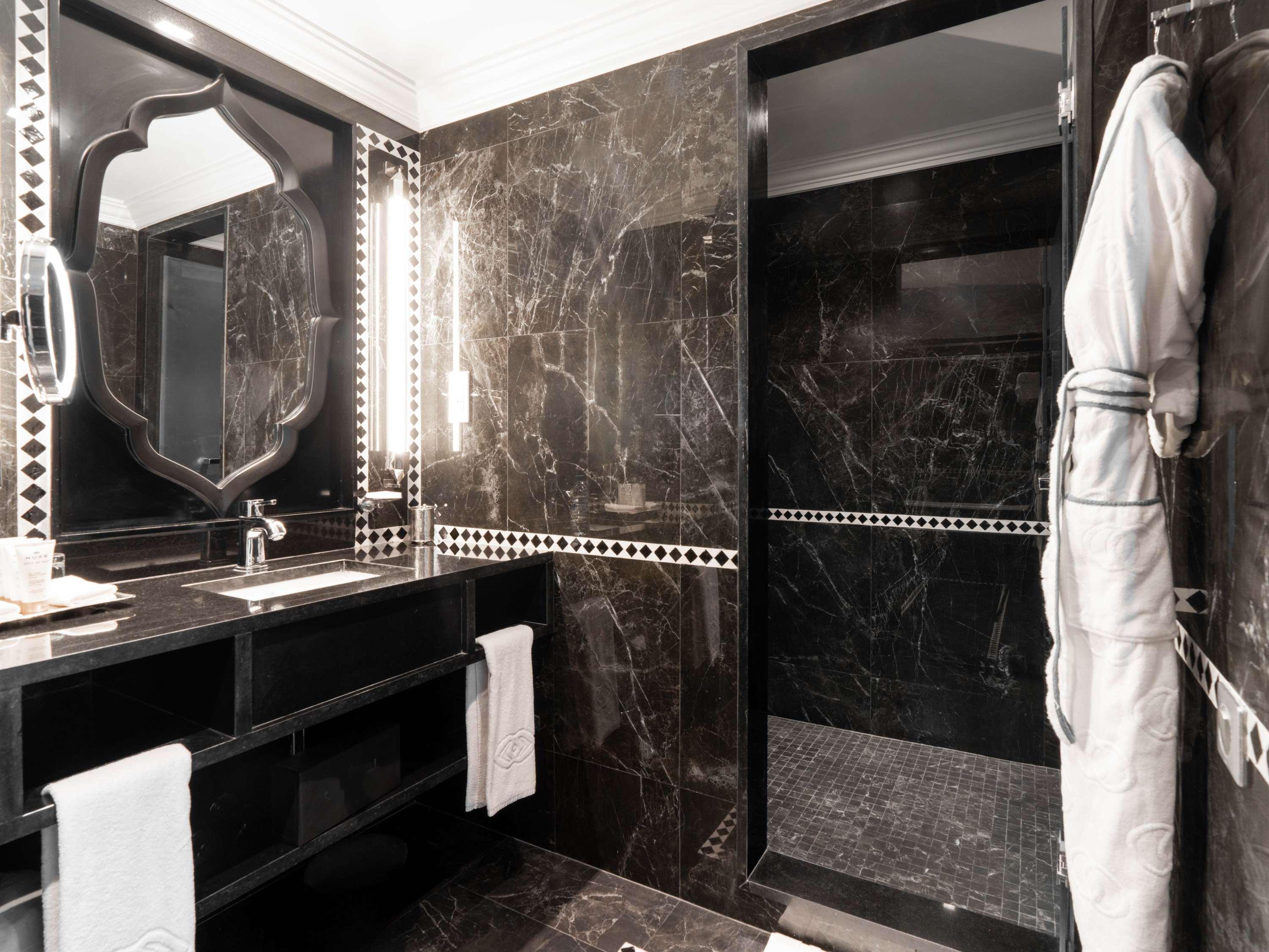 Junior Suite King Size Bed