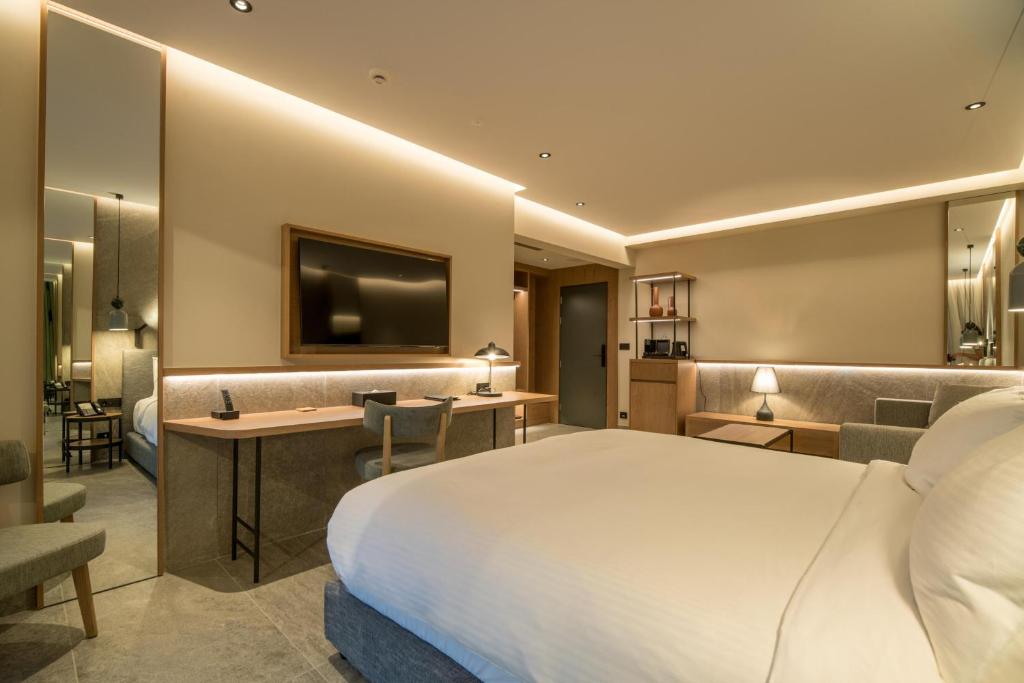 Double with Private Pool