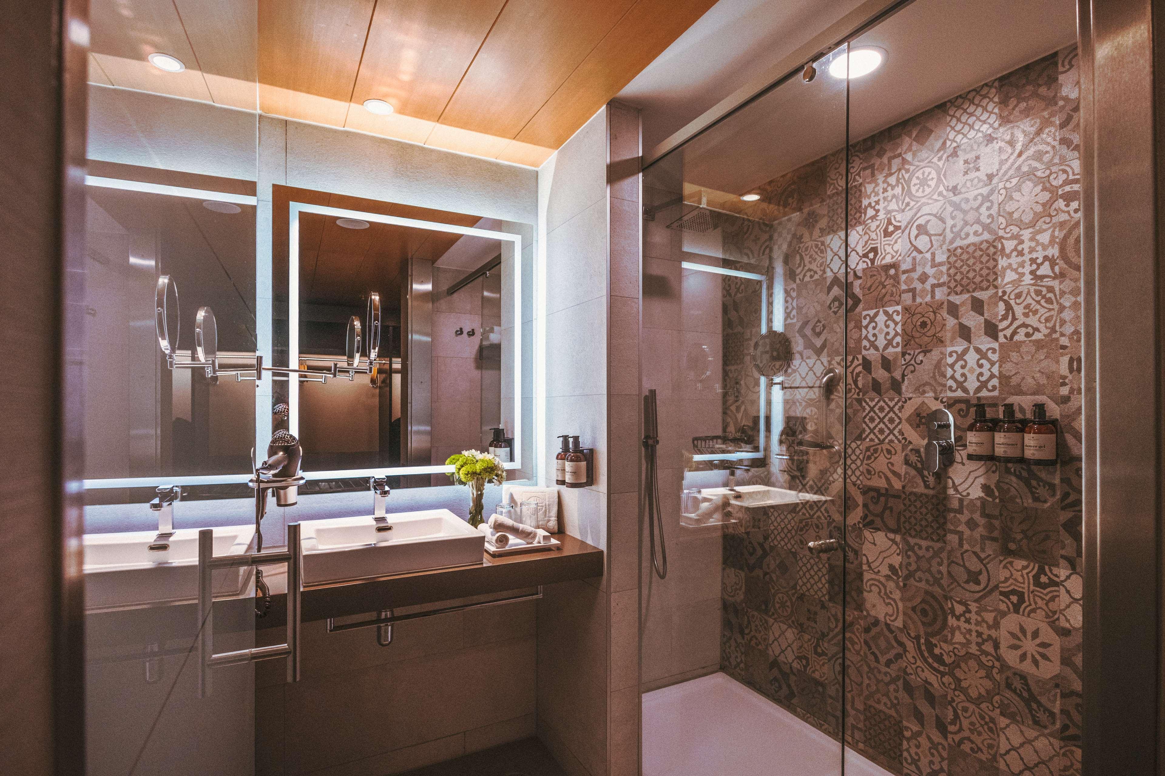 Double Single Superior