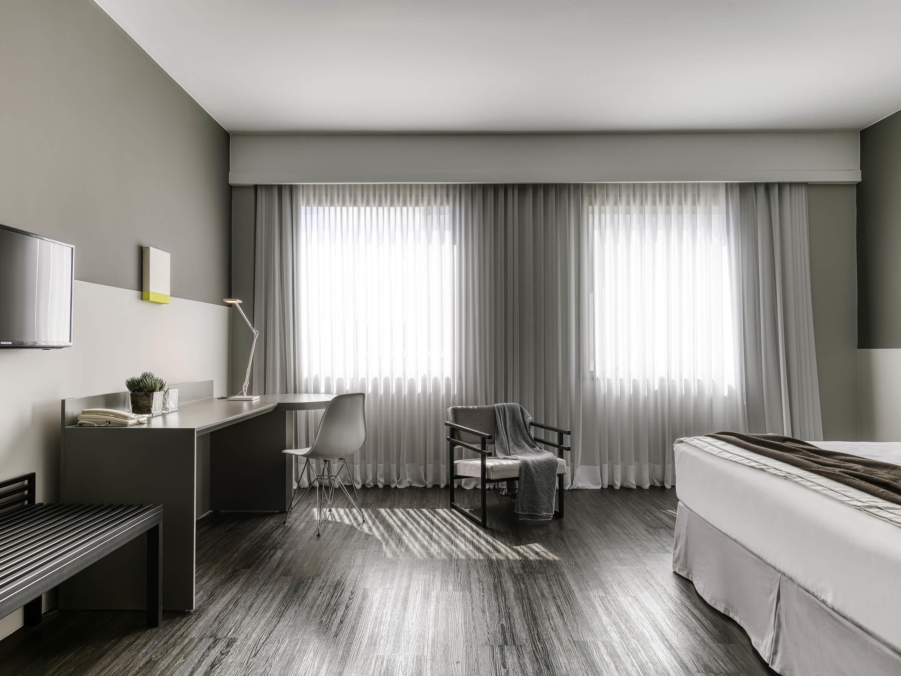 Double Queen Size Bed