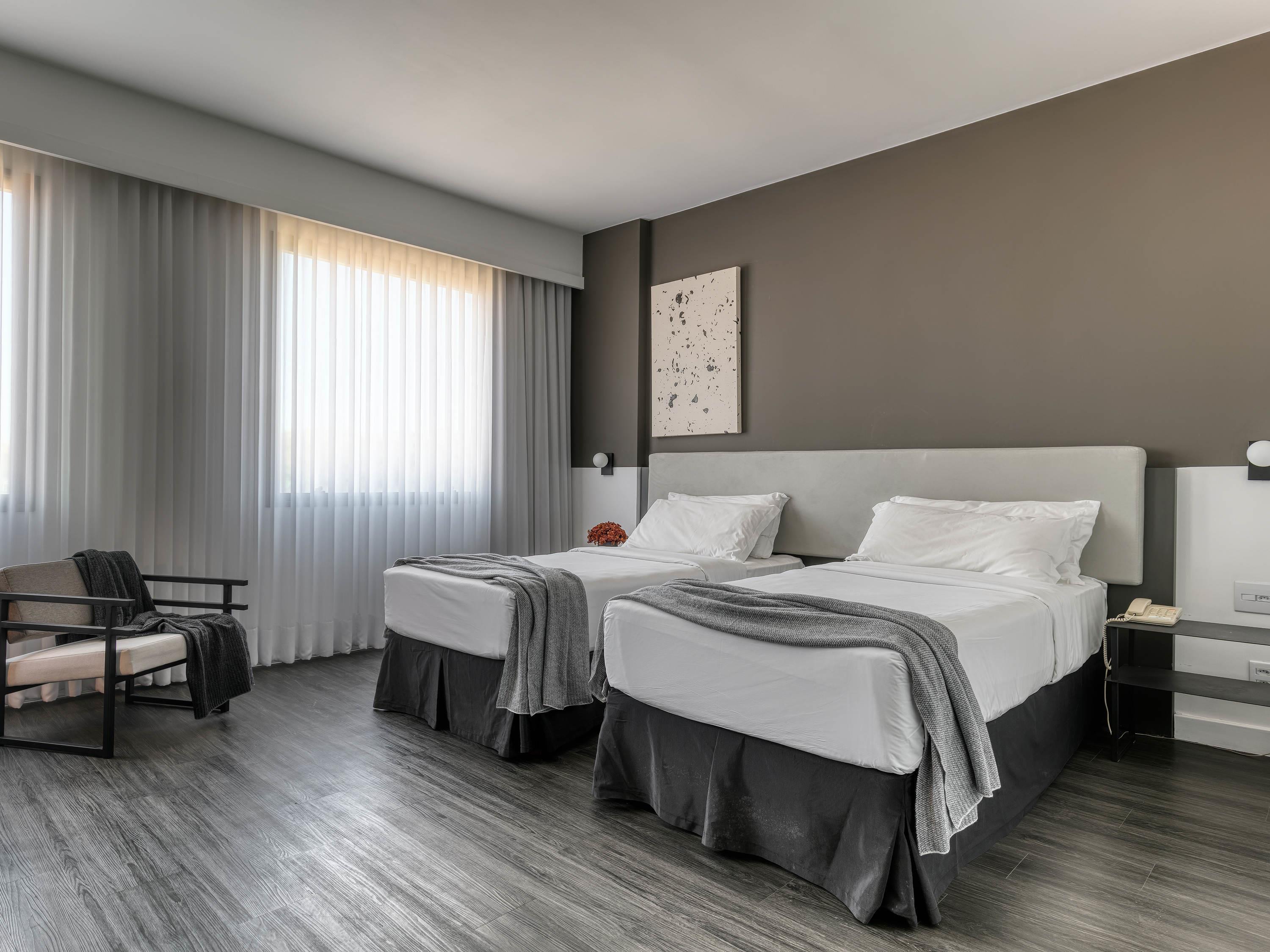 Twin Deluxe Queen Bed