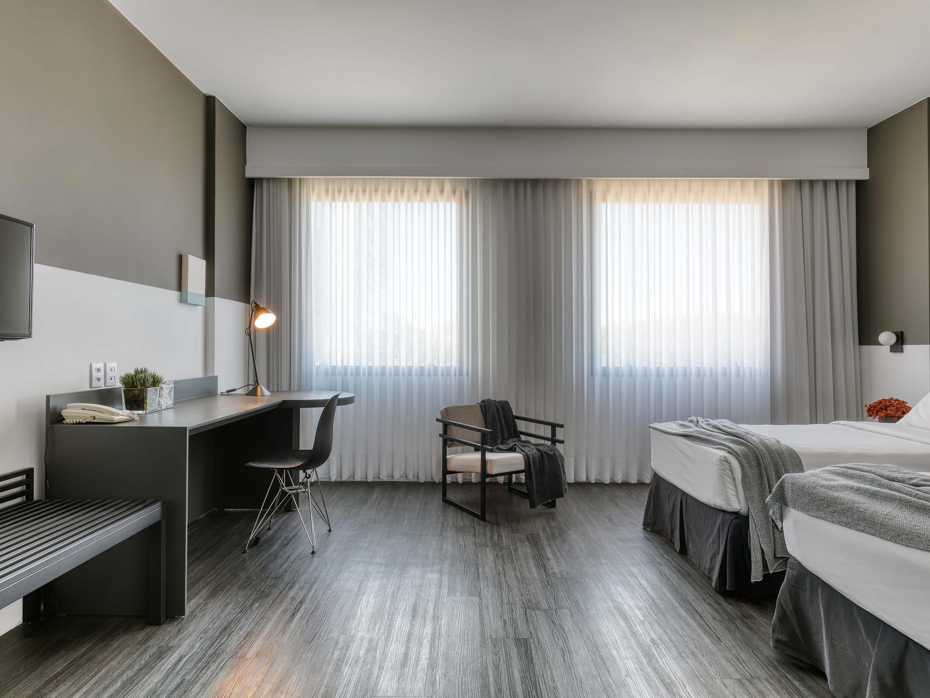 Twin Deluxe Queen Bed