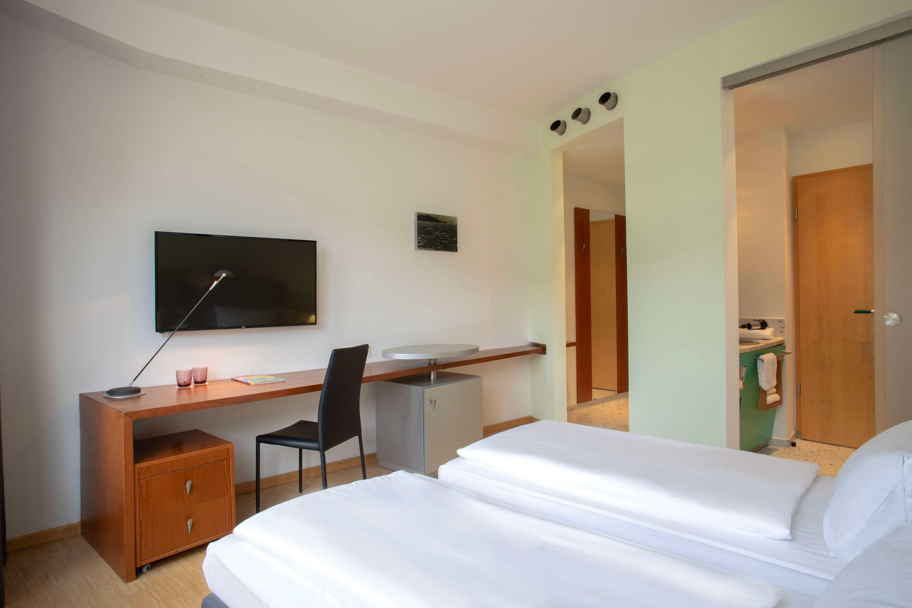 Double Queen Size Bed