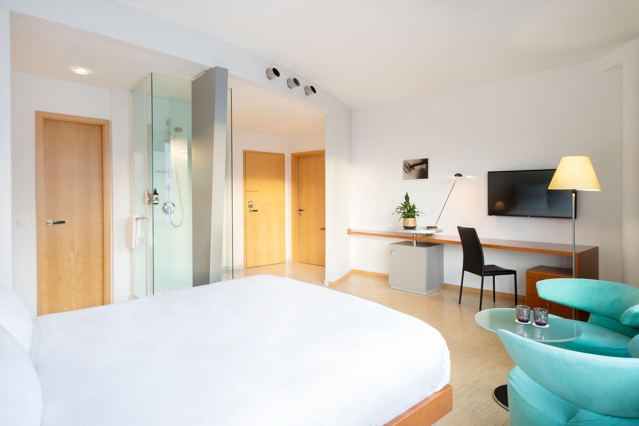 Double Premium Queen Bed