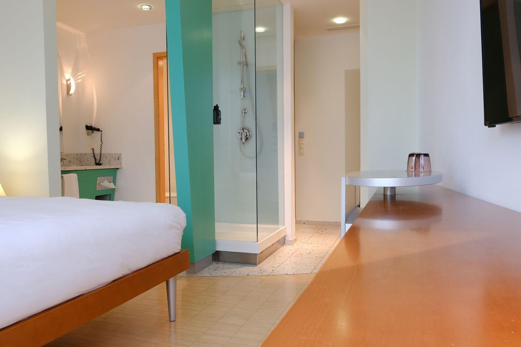 Double Premium Queen Bed