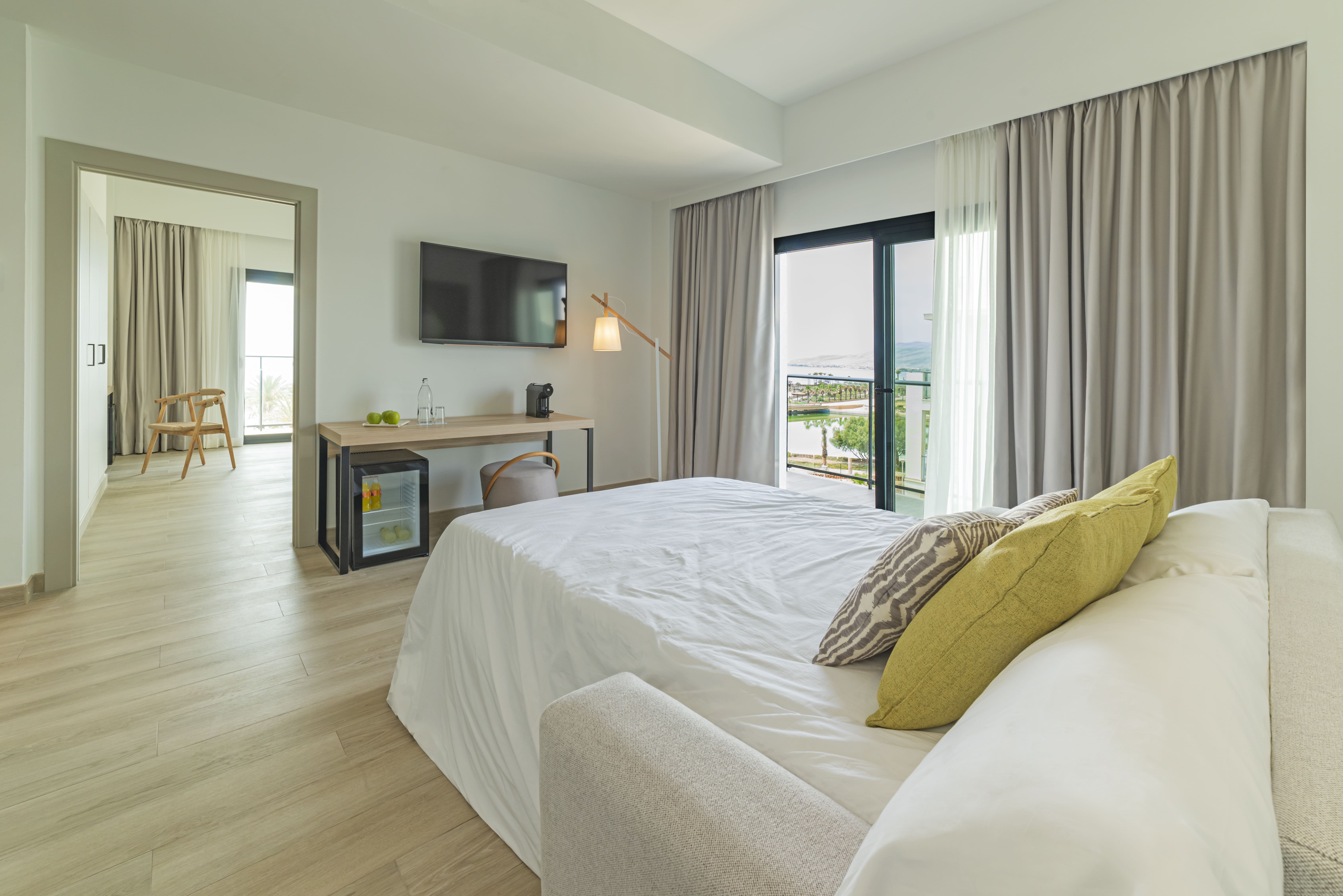 Suite Capacity 5 with Shared Bathroom