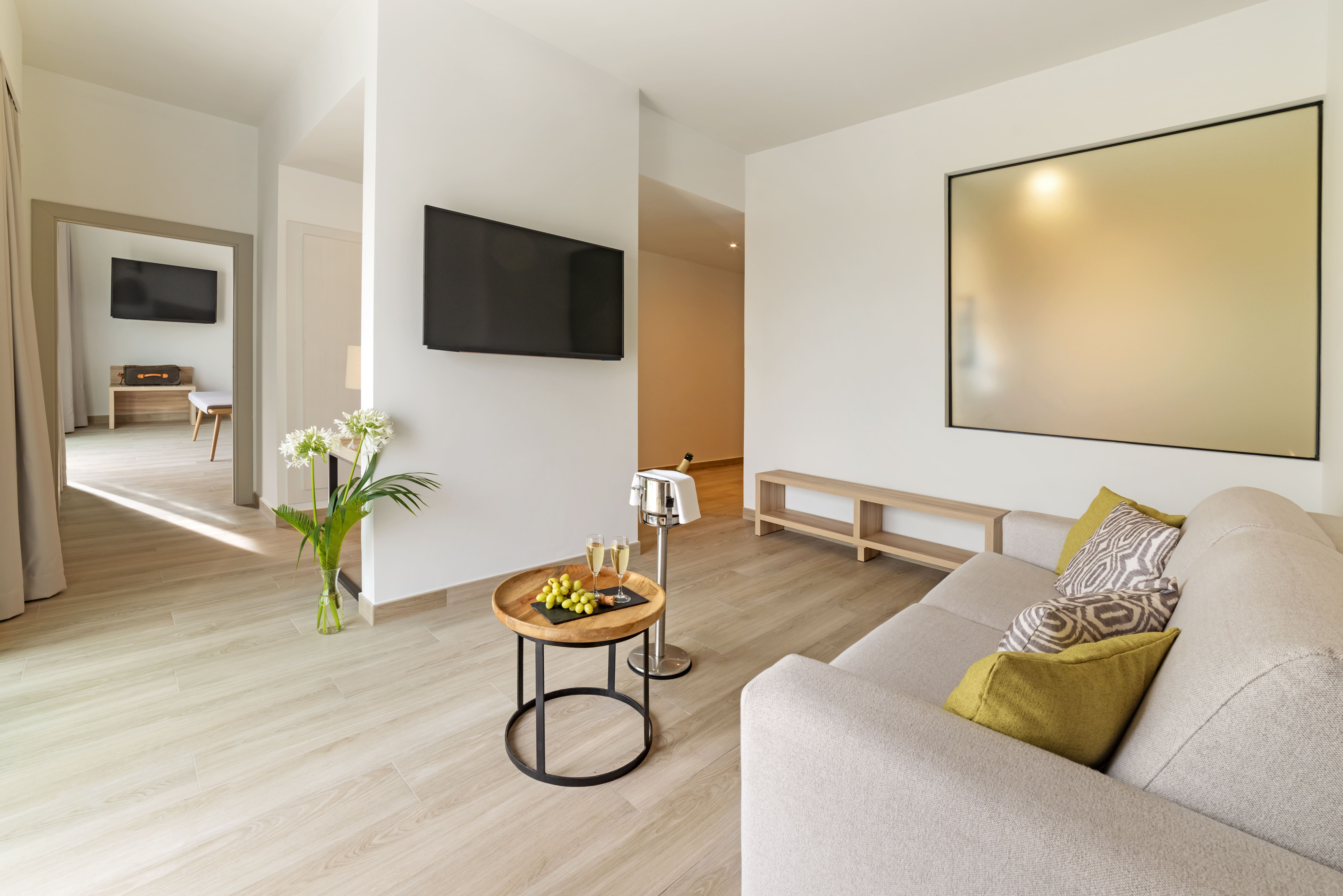 Suite Capacity 5 with Shared Bathroom