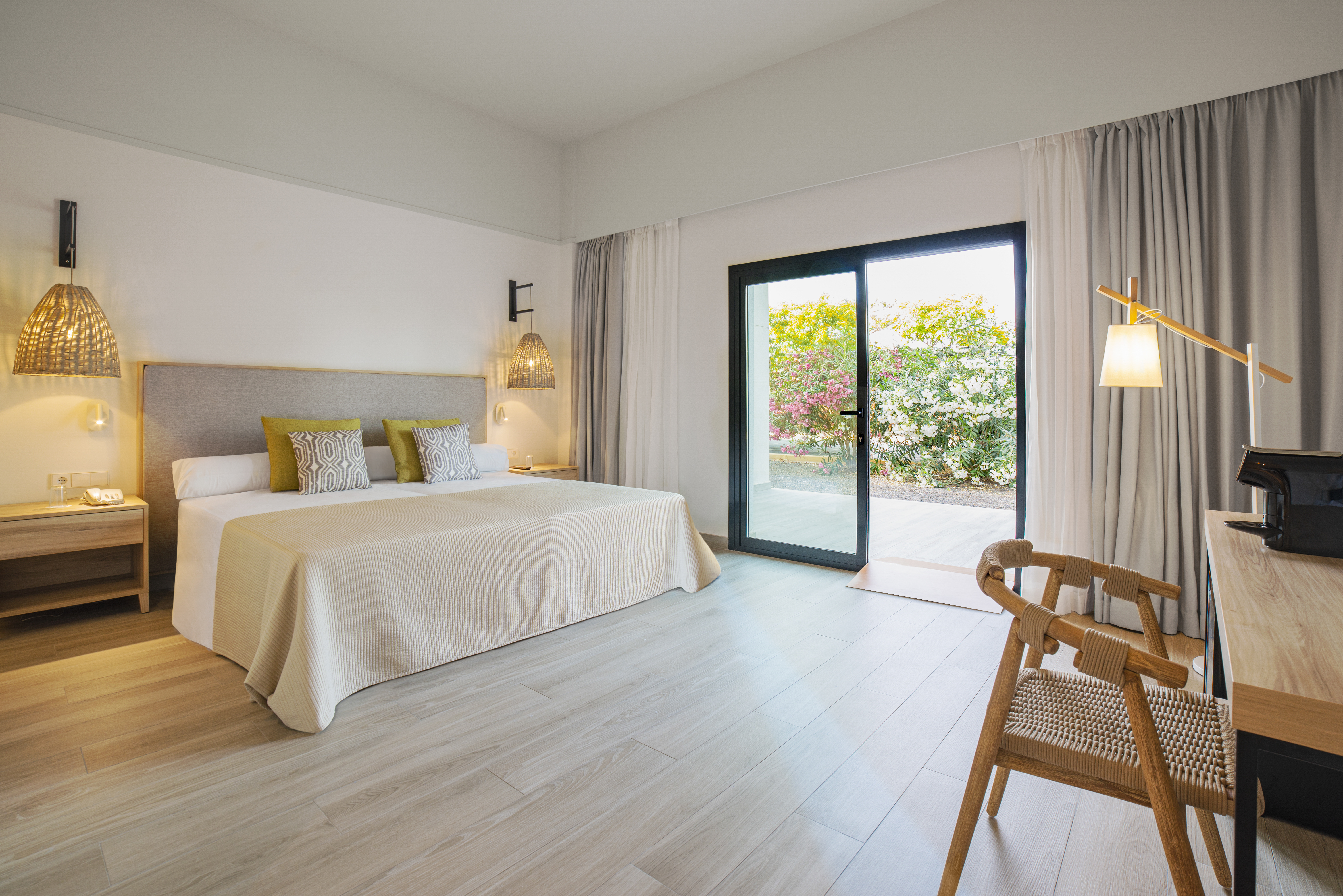 Double or Twin Deluxe