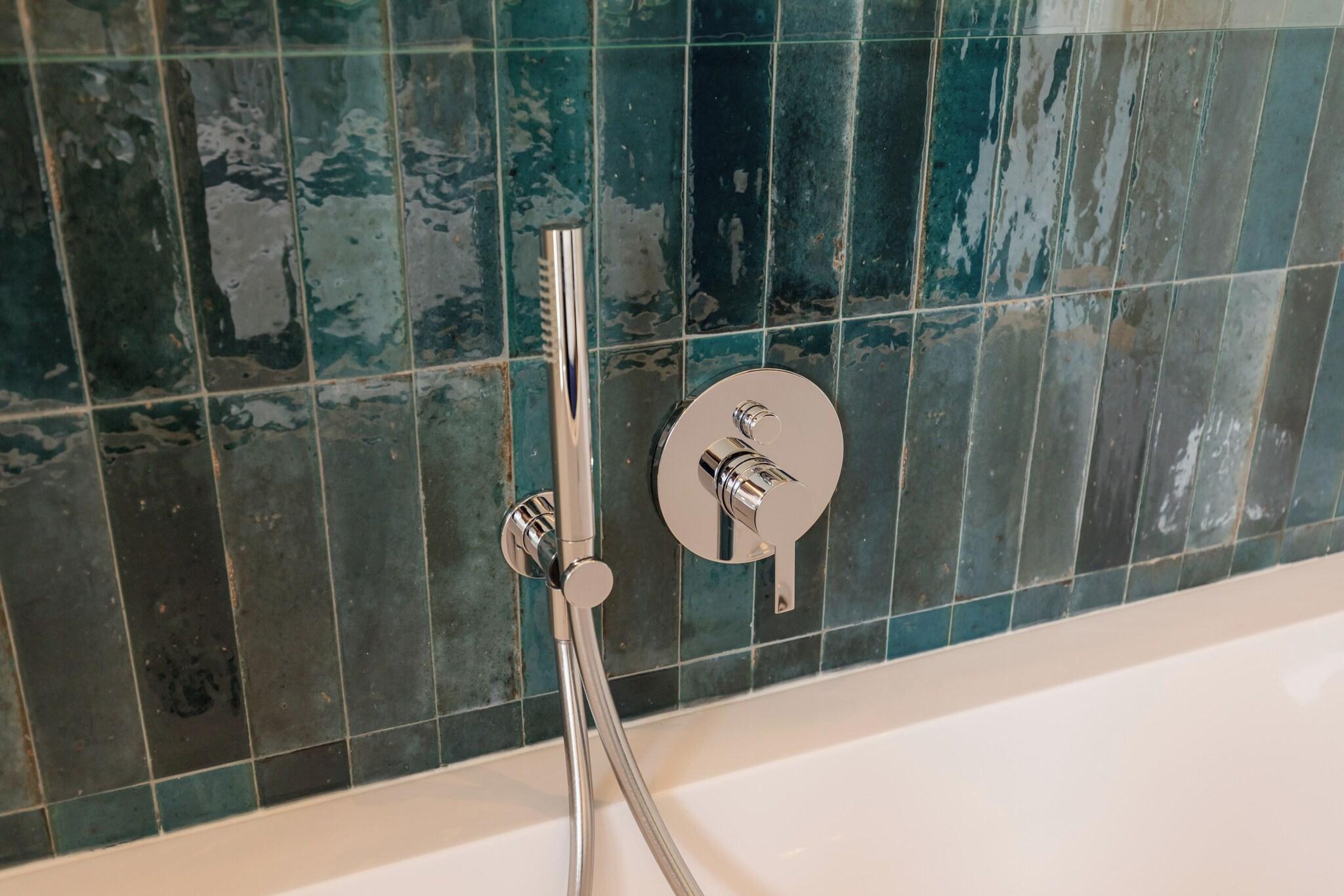 Suite Queen Size Bed