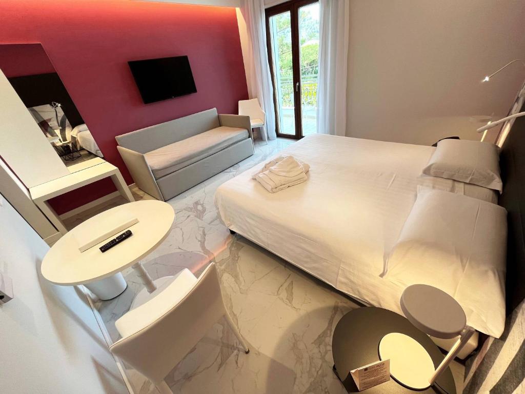 Double or Twin Deluxe Pool View