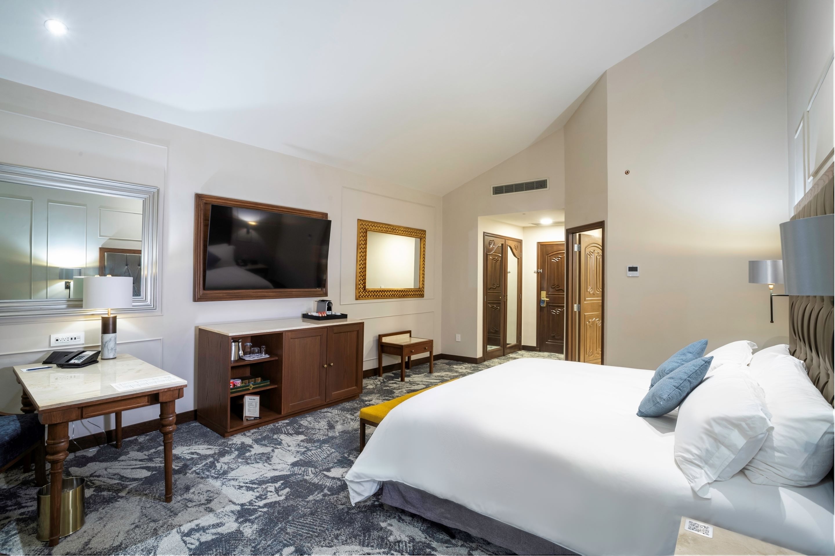 Suite King Bed Non Smoking