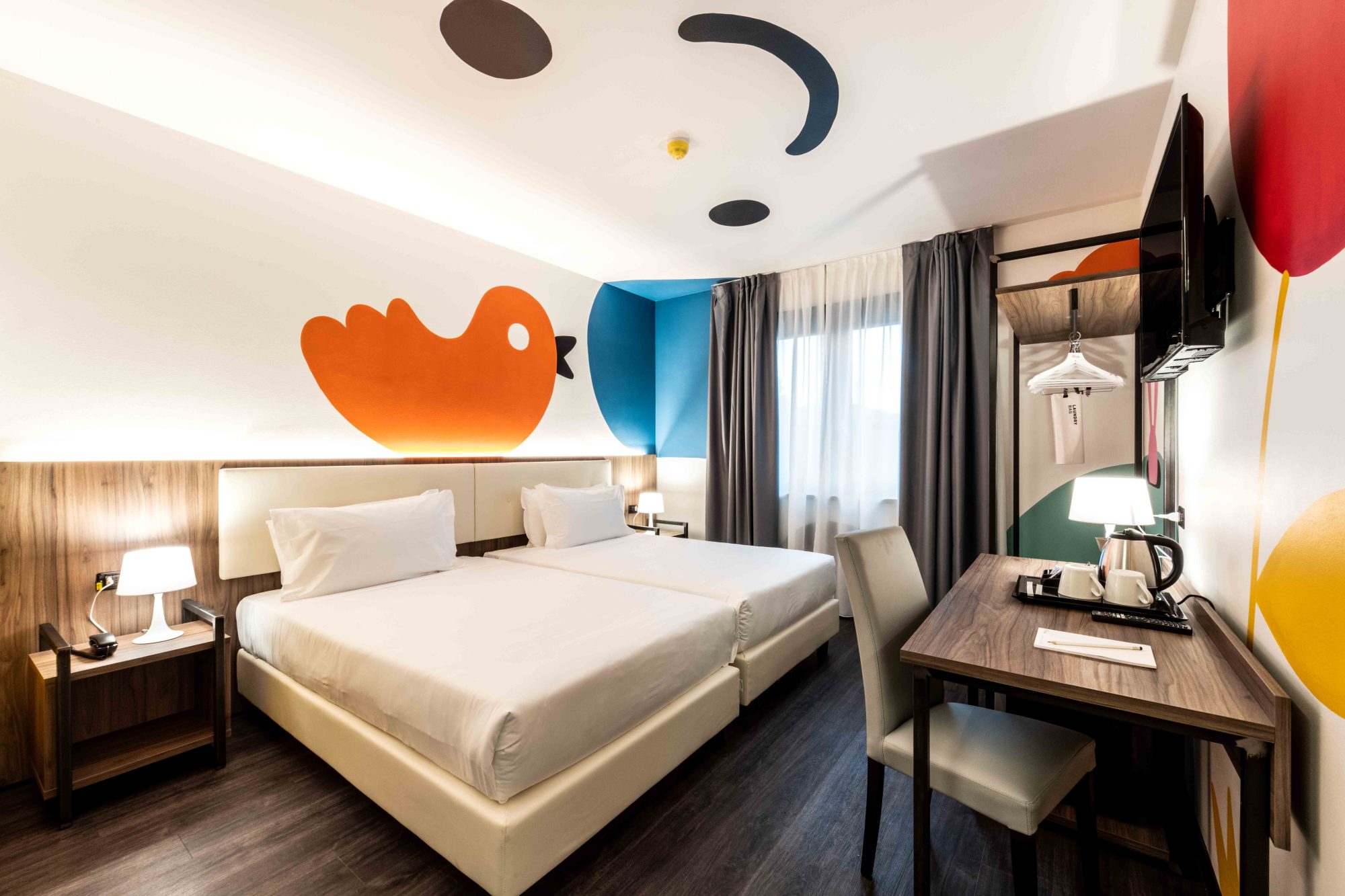 Junior Suite Queen Size Bed