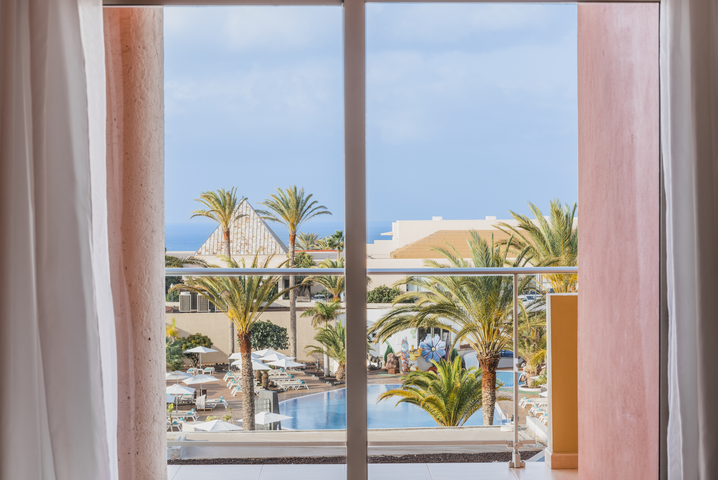 Family Room Pool View One Bedroom