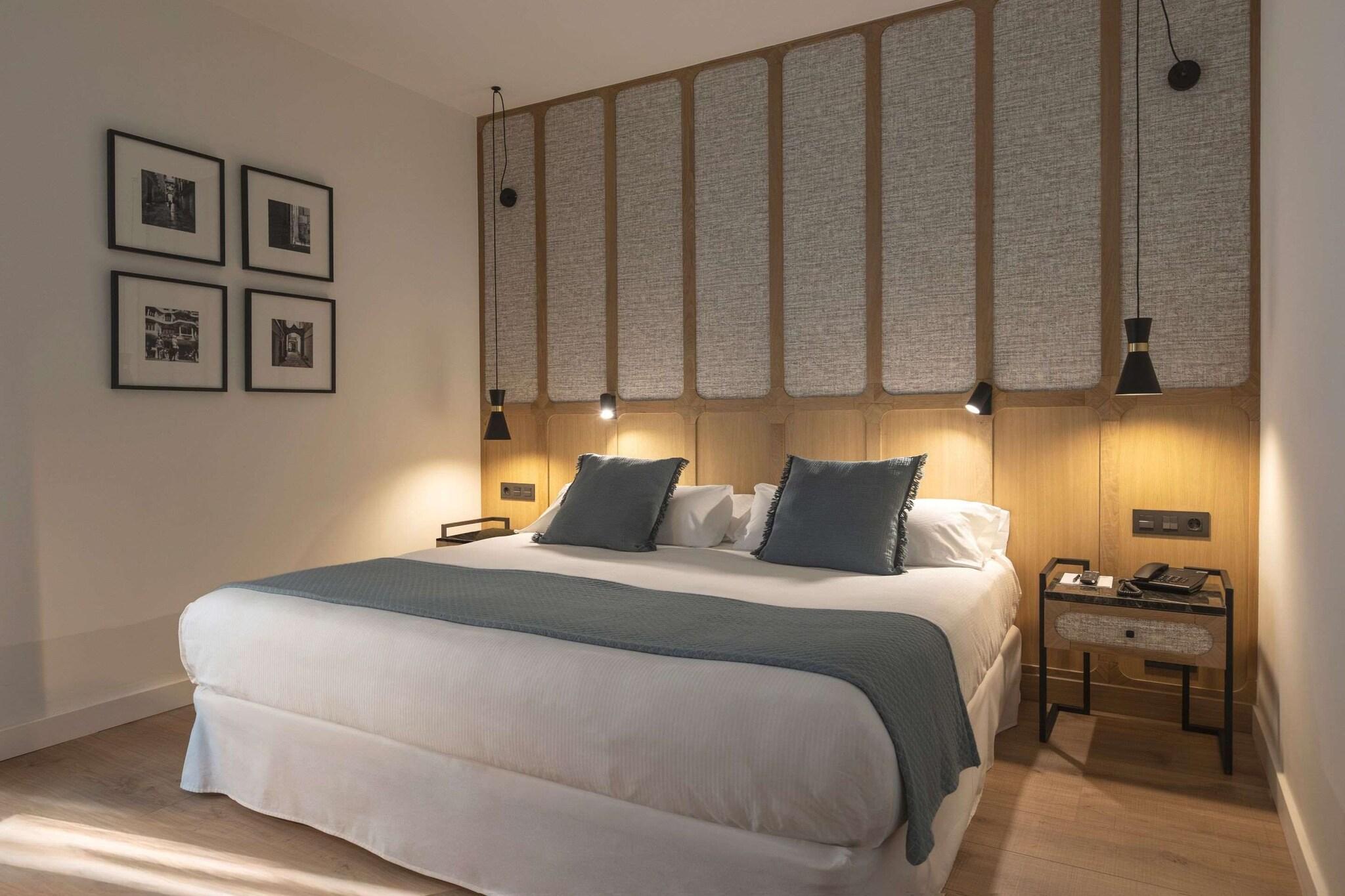 Junior Suite Queen Size Bed