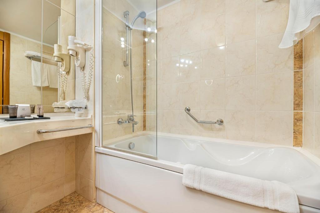 Double or Twin Standard