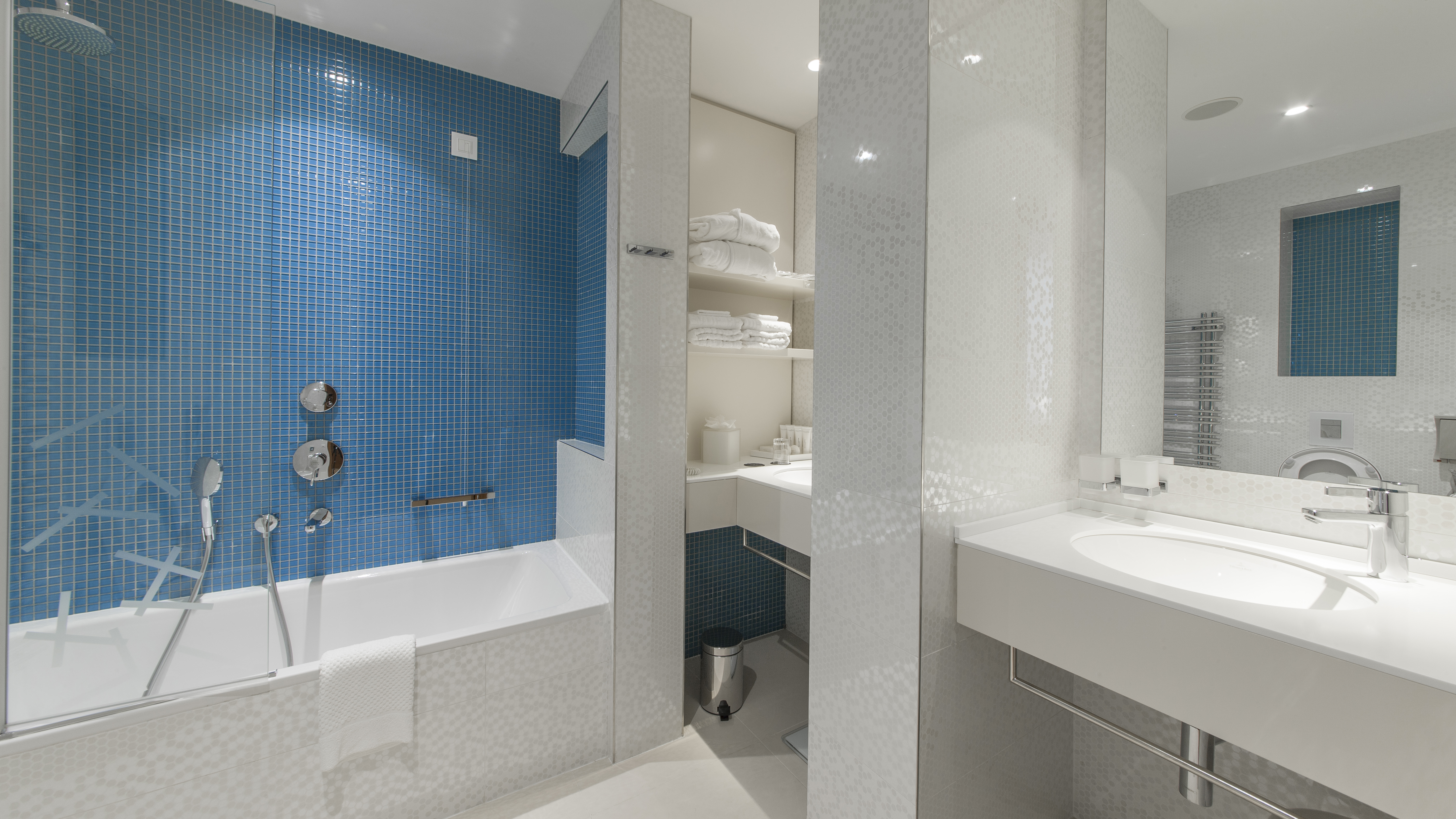 Twin Deluxe Side Sea View