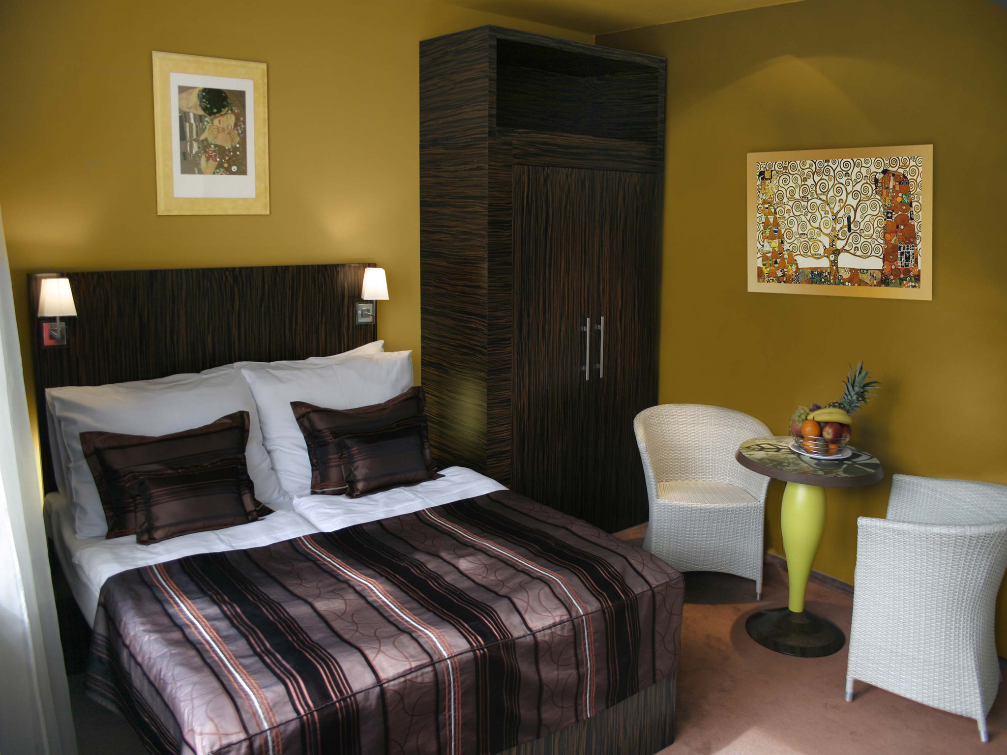 Double or Twin Standard