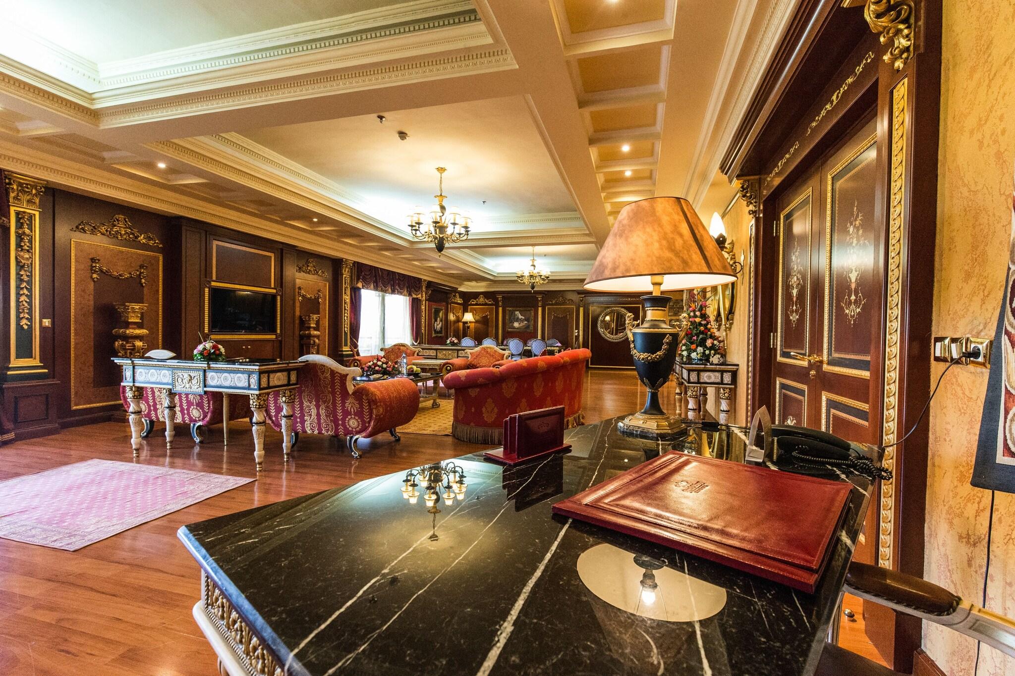 Suite Queen Size Bed