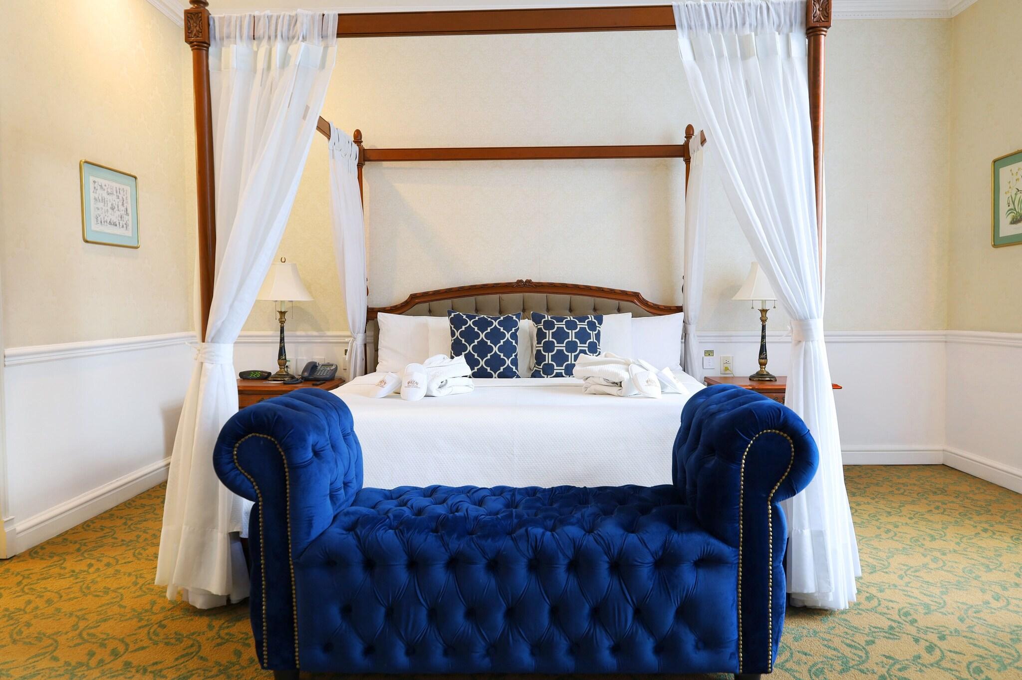 Suite King Size Bed
