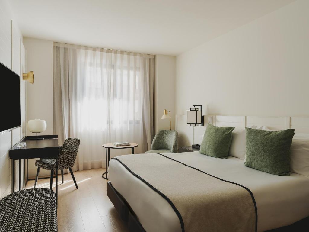 Double or Twin Standard