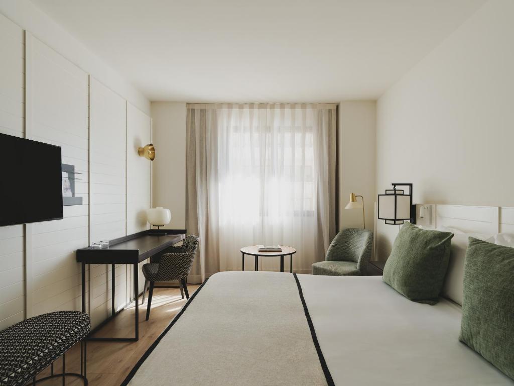 Double or Twin Standard