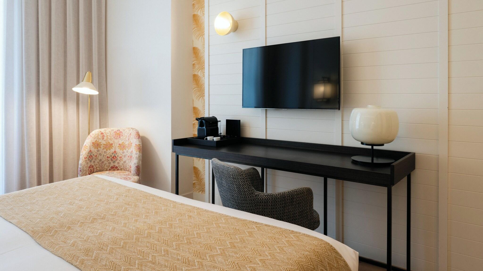 Double Superior Queen Bed