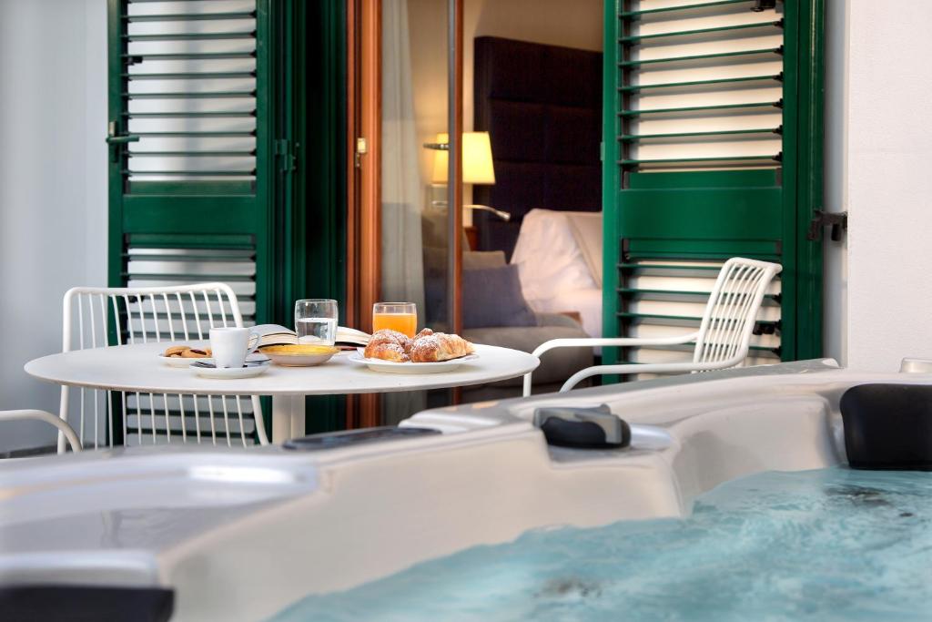 Suite with Jacuzzi