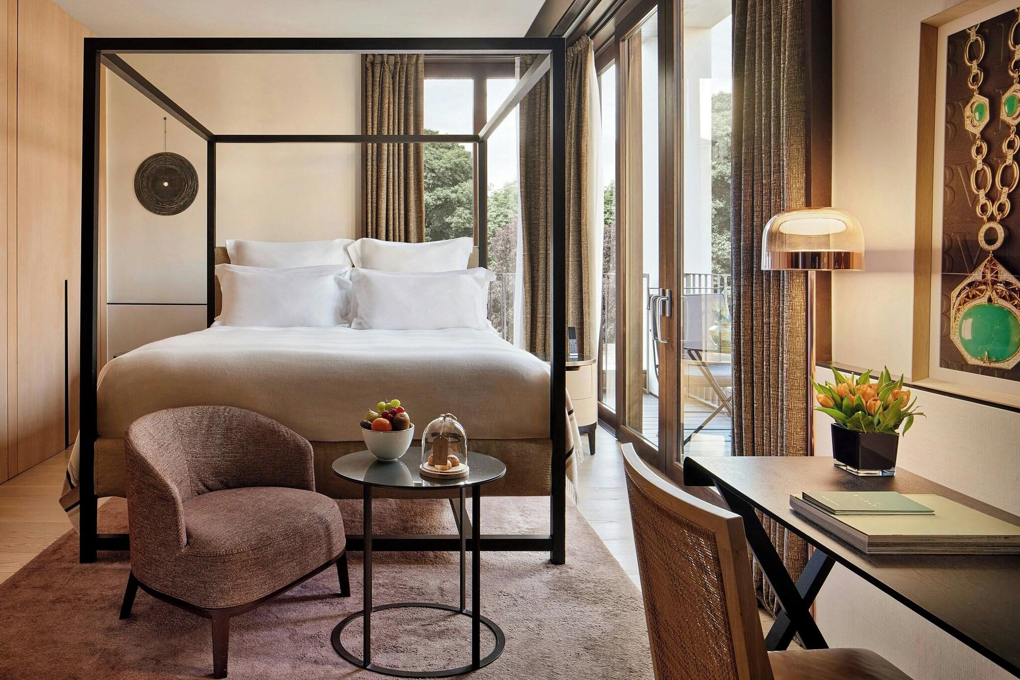 Double Deluxe King Bed