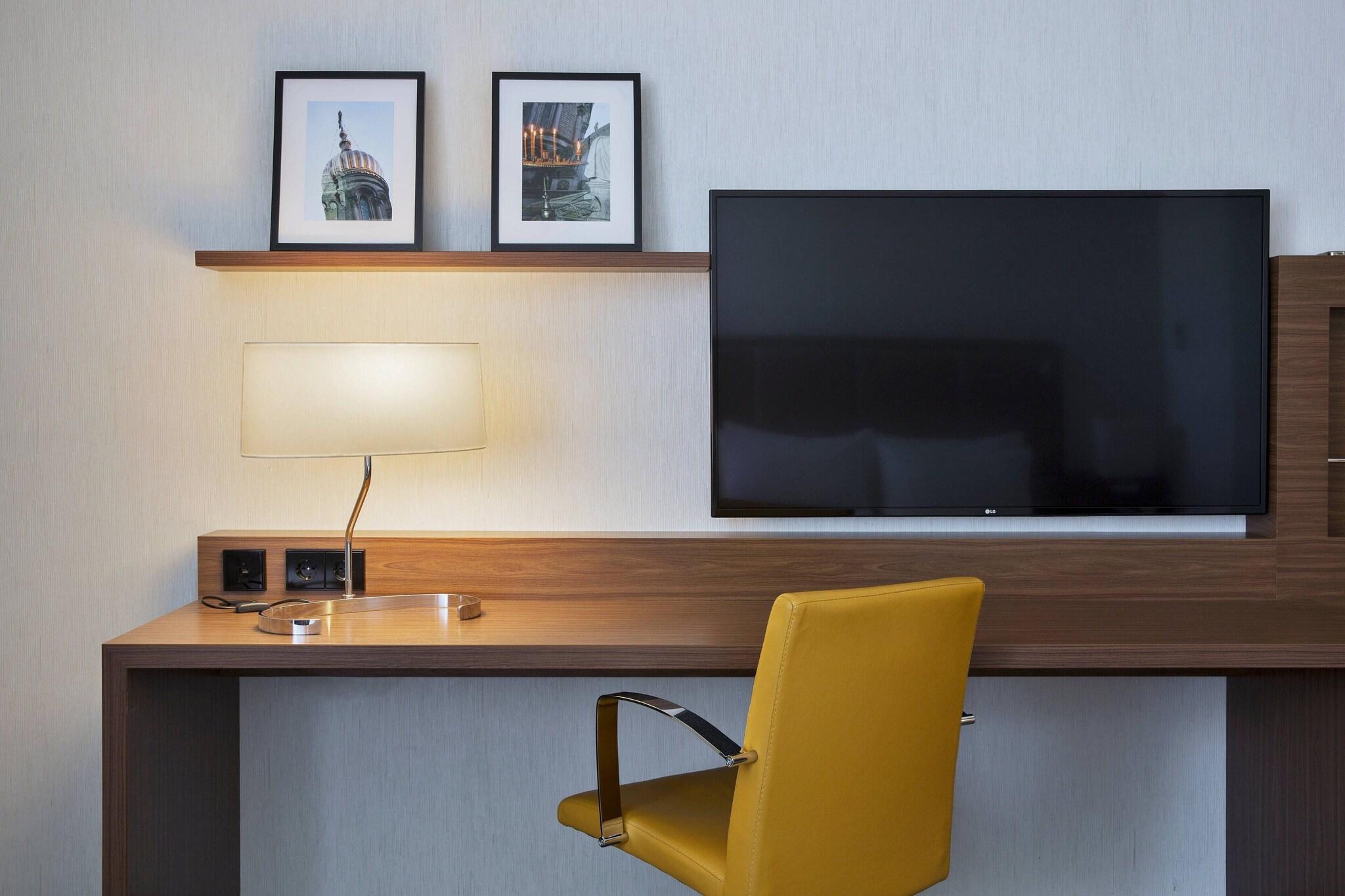 Double Queen Size Bed