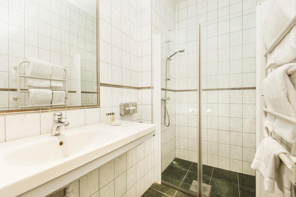 Double Queen Size Bed