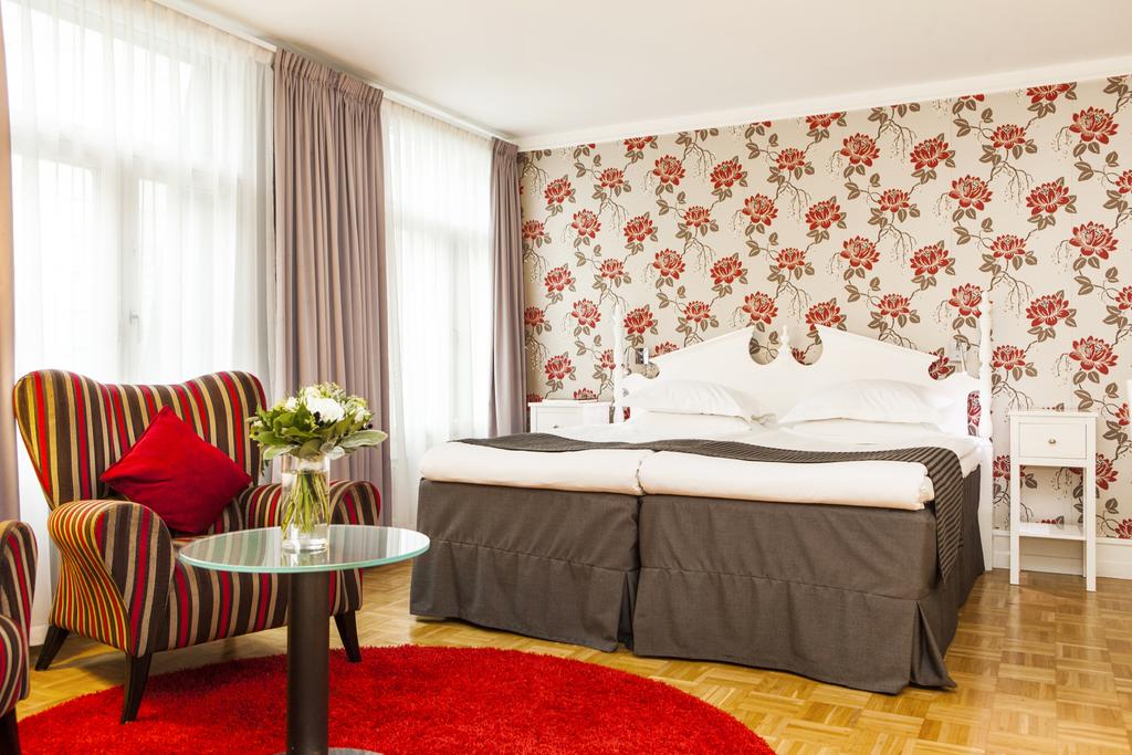 Double Queen Size Bed